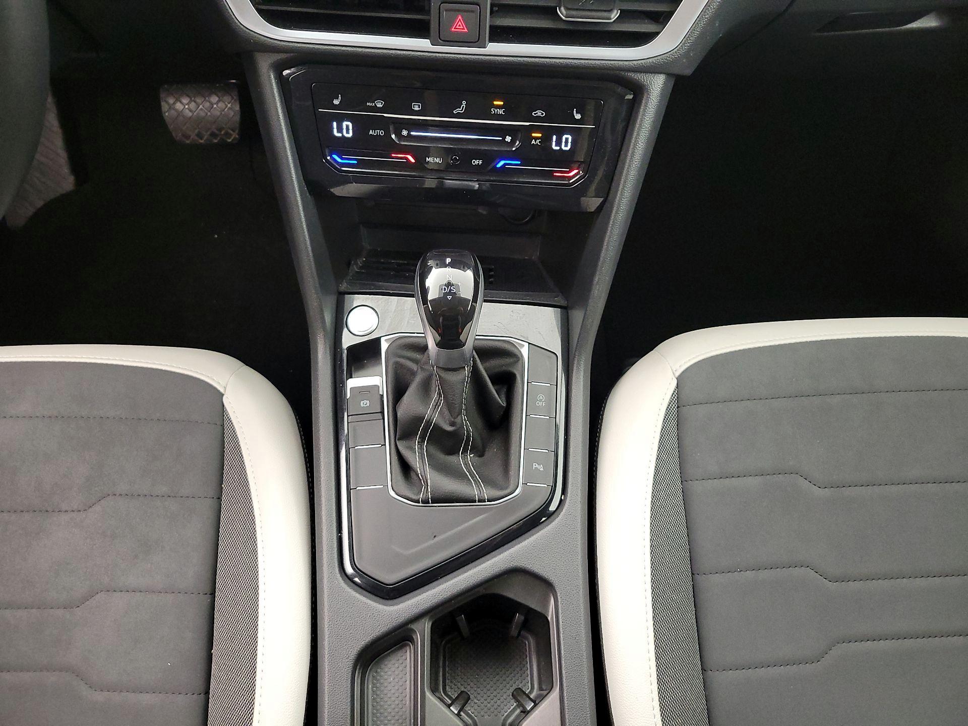 Thumbnail: 2025 Volkswagen Taos - 17
