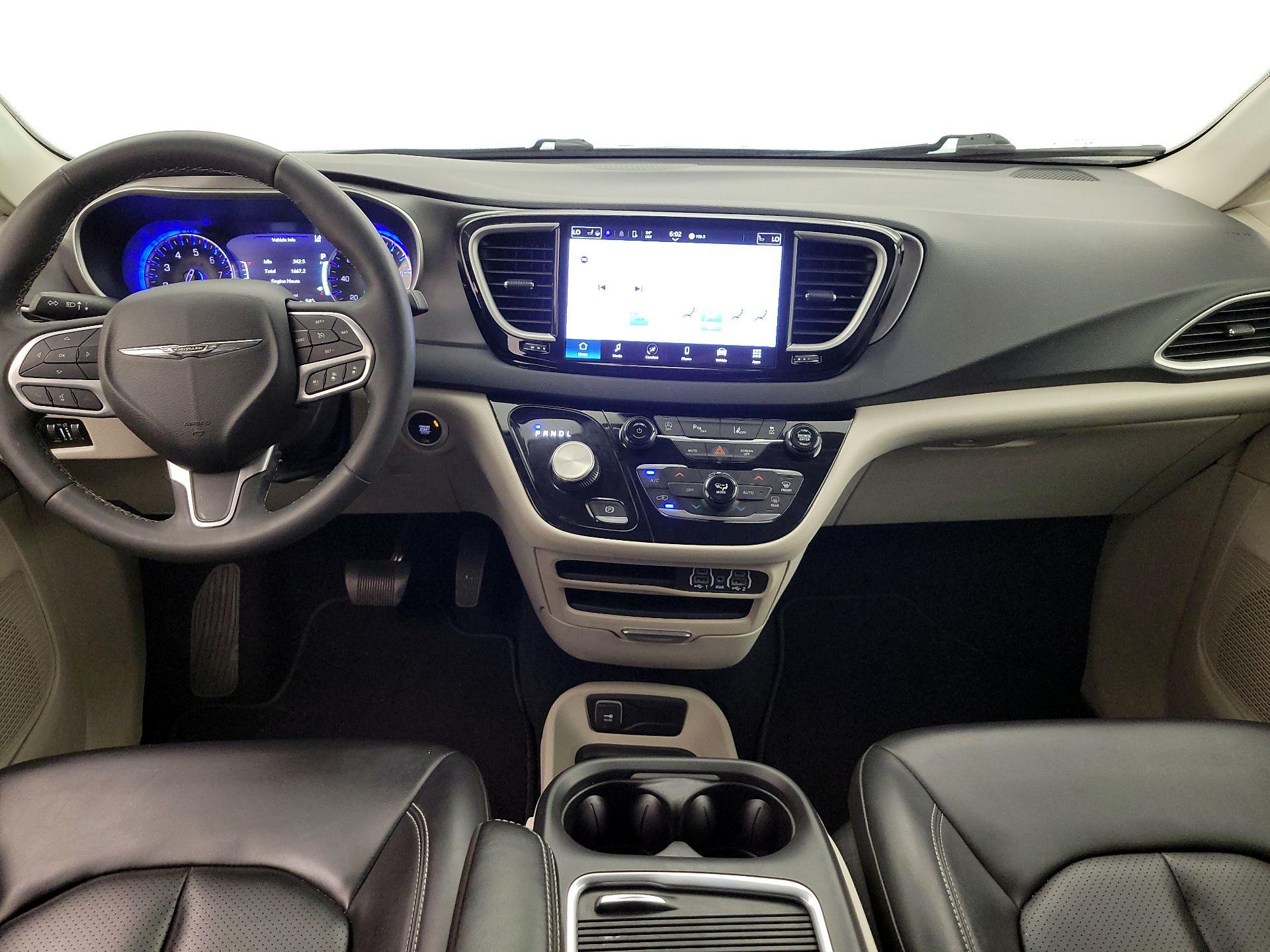 Thumbnail: 2023 Chrysler Pacifica - 9