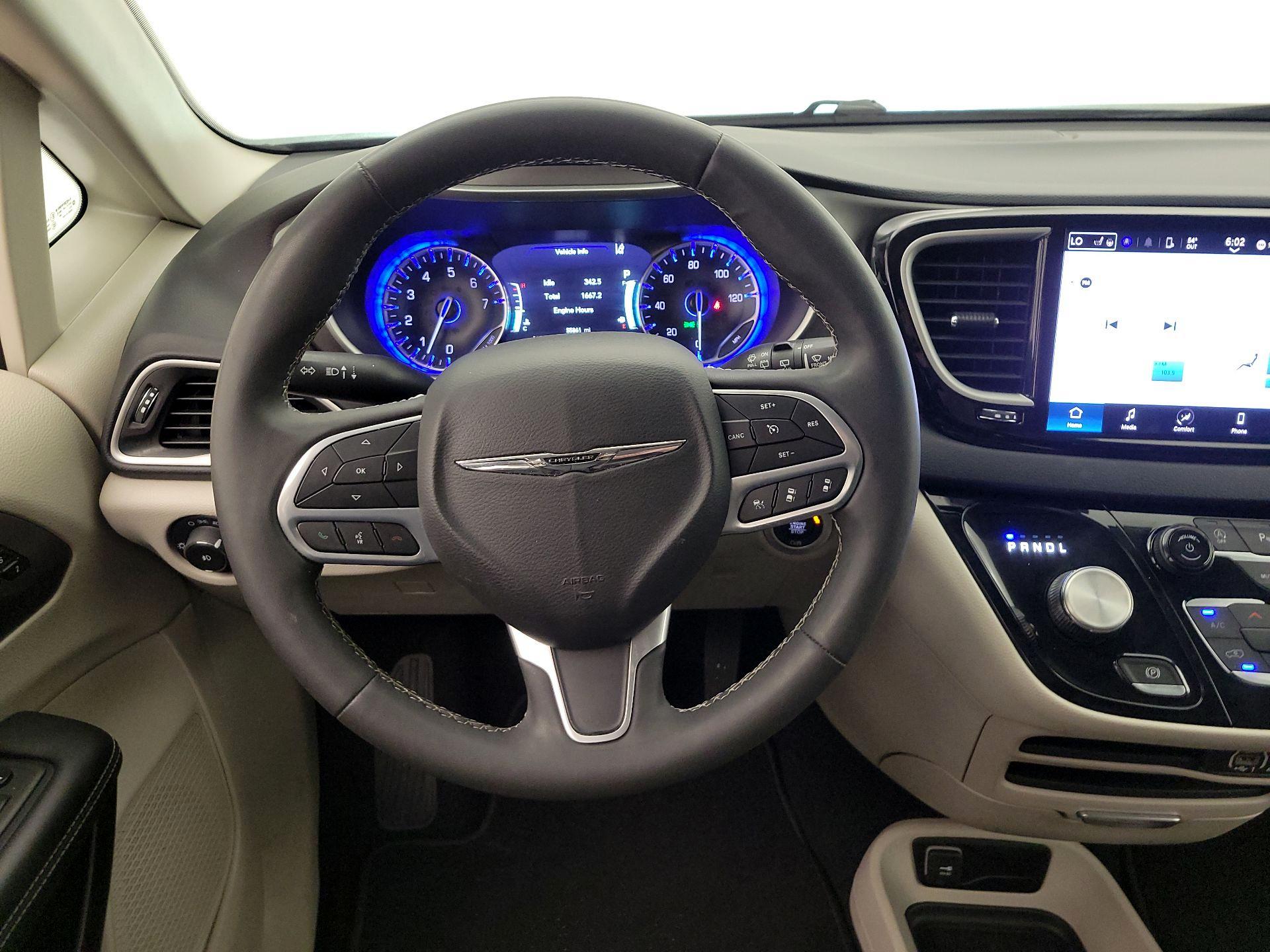 Thumbnail: 2023 Chrysler Pacifica - 10