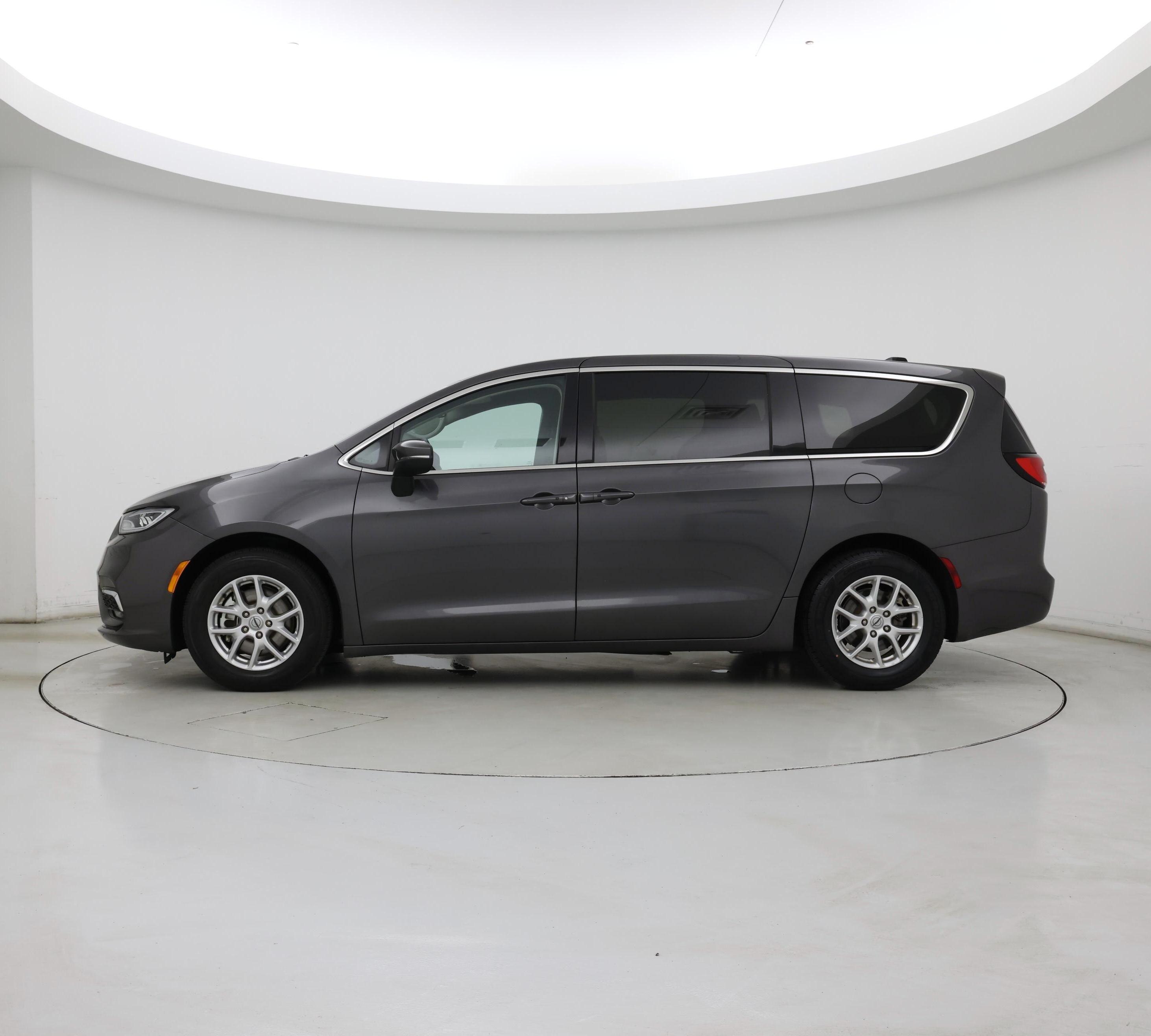 Thumbnail: 2023 Chrysler Pacifica - 3