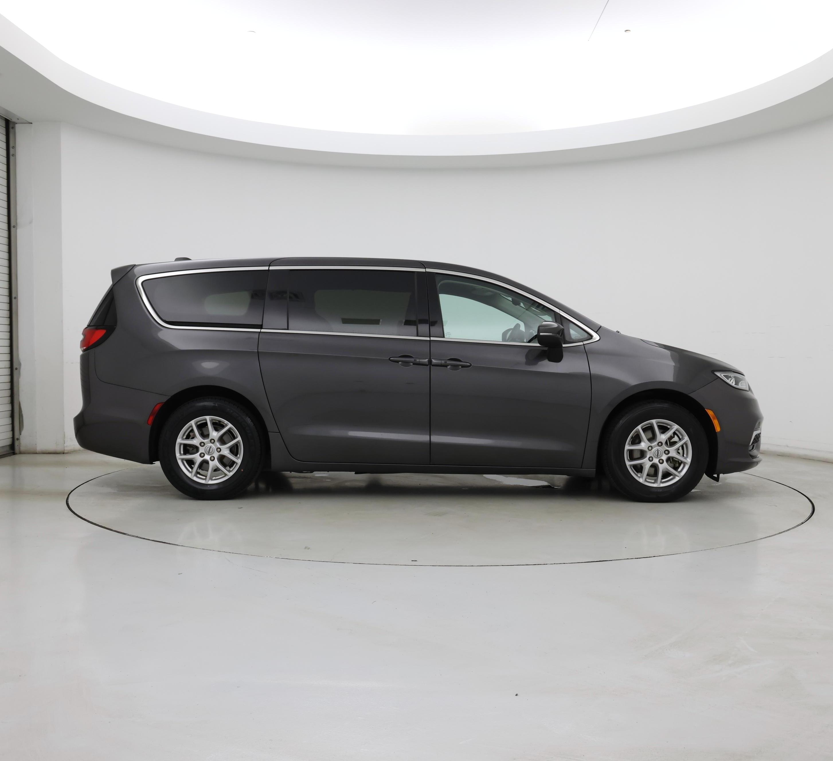 Thumbnail: 2023 Chrysler Pacifica - 7