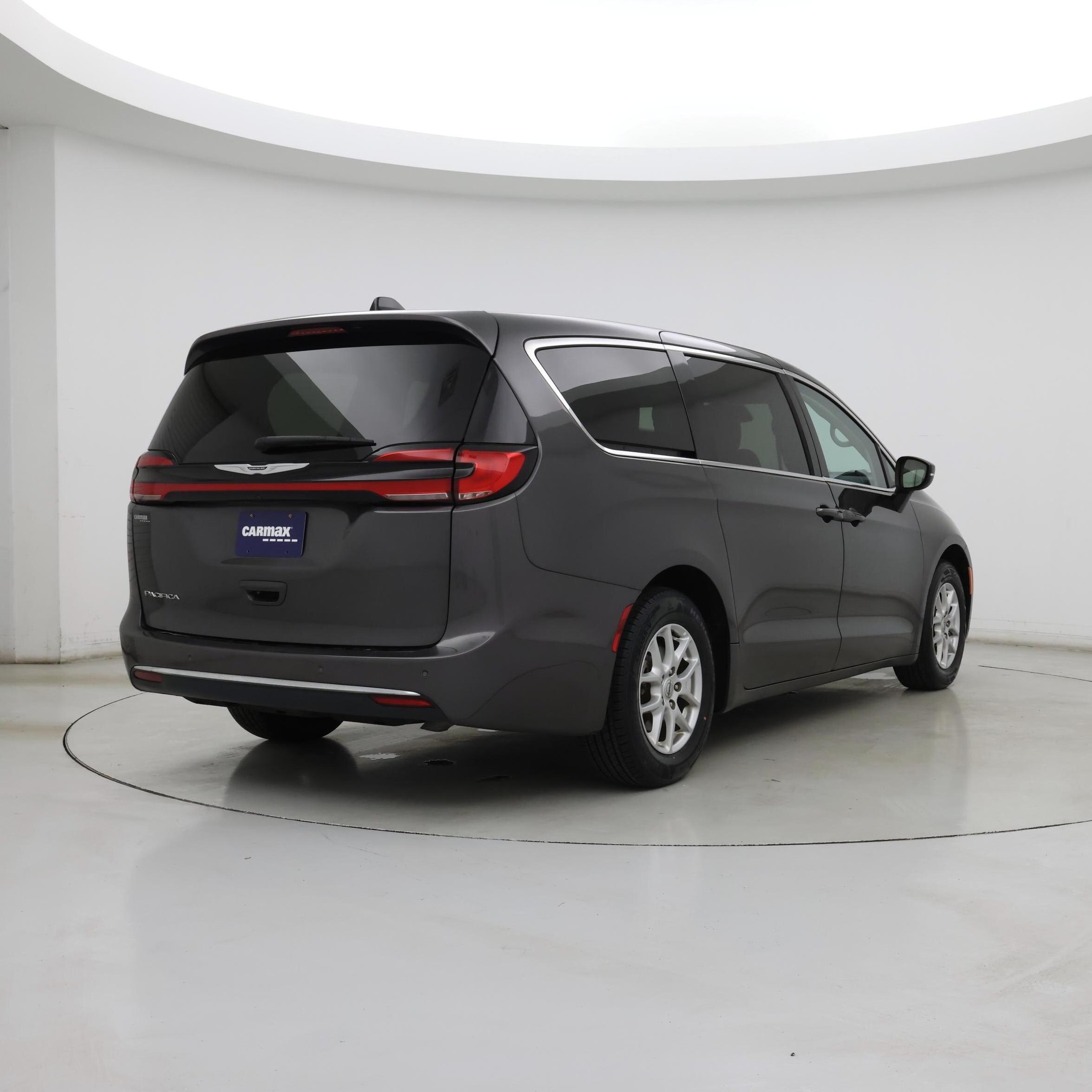 Thumbnail: 2023 Chrysler Pacifica - 8