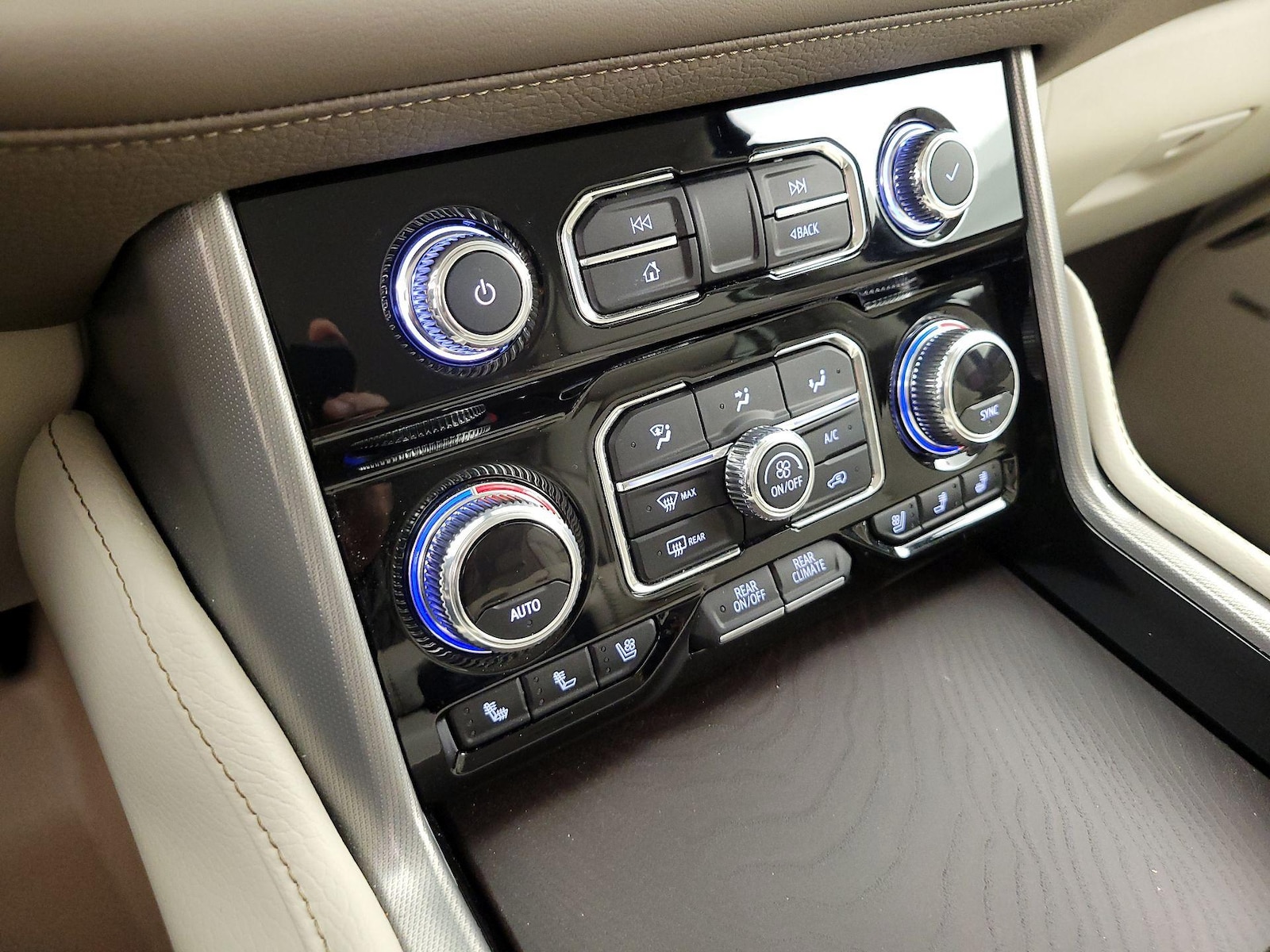 2022 GMC Yukon Denali - Photo 18