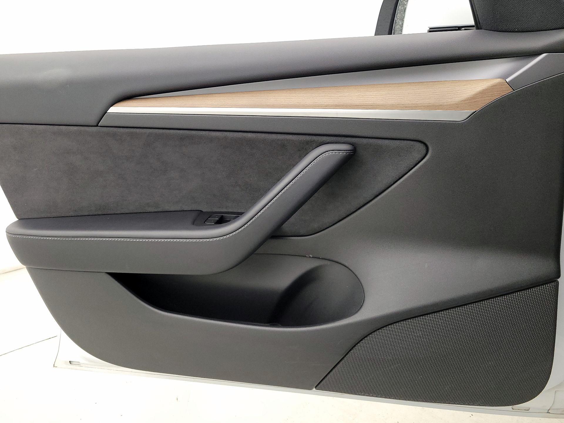 Thumbnail: 2021 Tesla Model 3 - 12