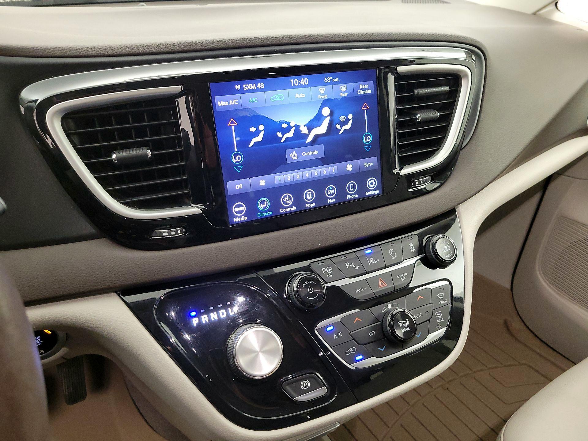 Thumbnail: 2020 Chrysler Pacifica - 17