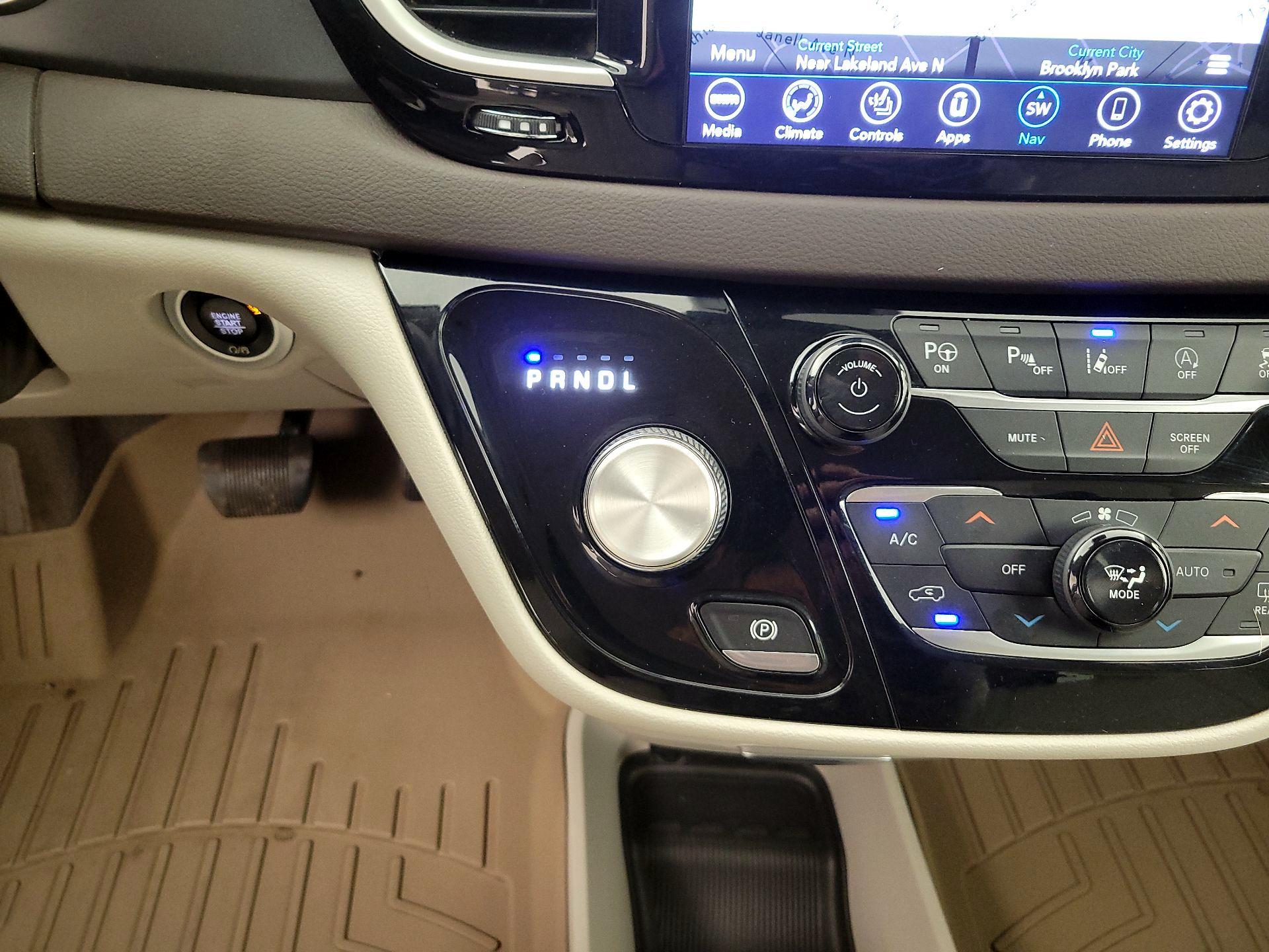 Thumbnail: 2020 Chrysler Pacifica - 18