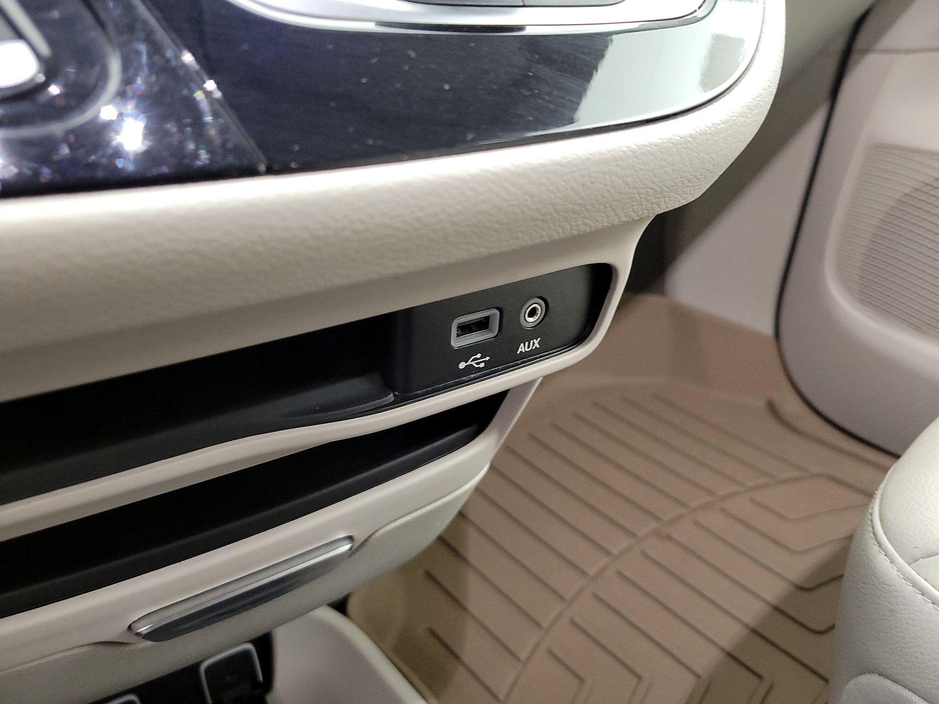 Thumbnail: 2020 Chrysler Pacifica - 19