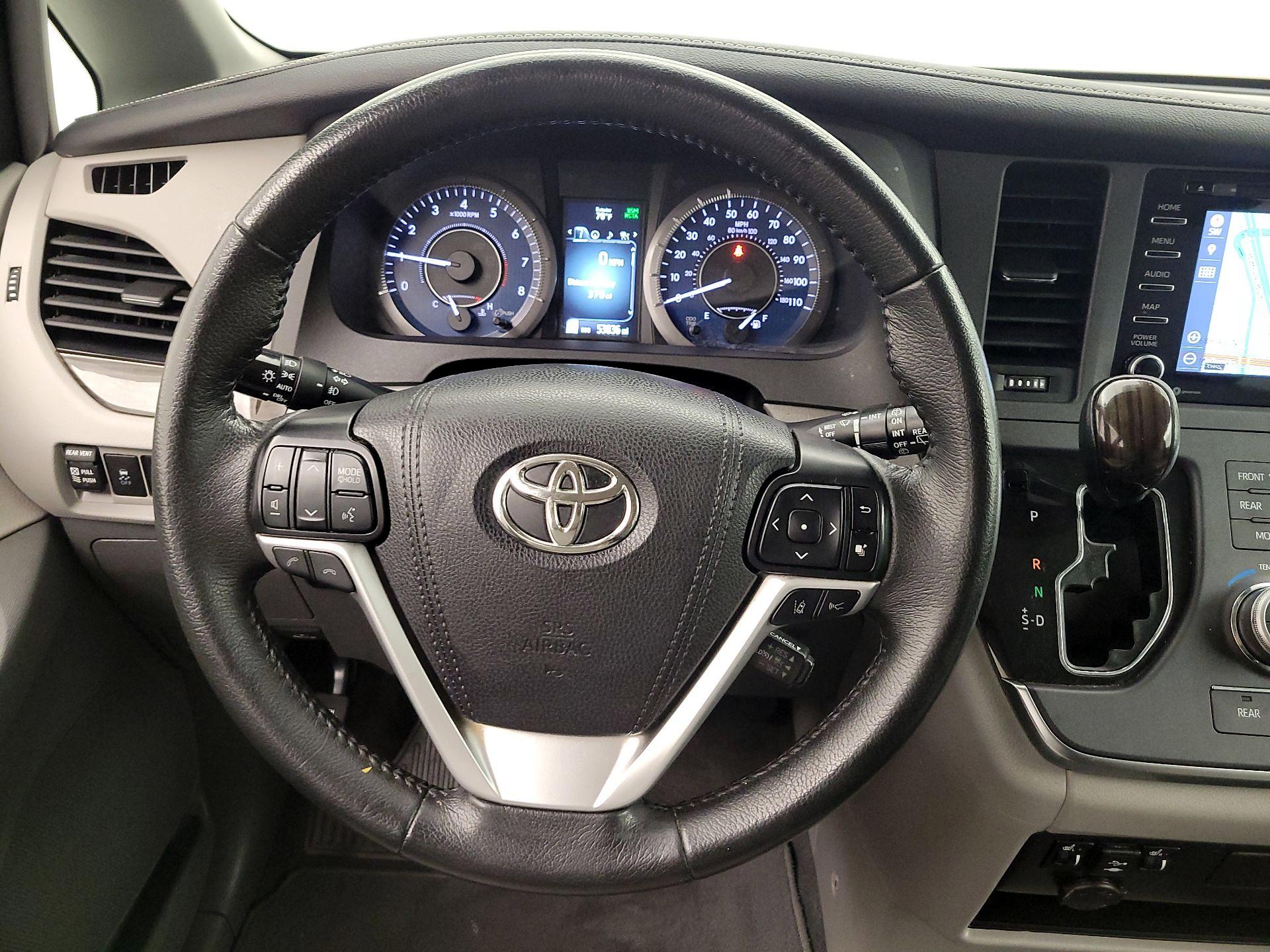 Thumbnail: 2019 Toyota Sienna - 10