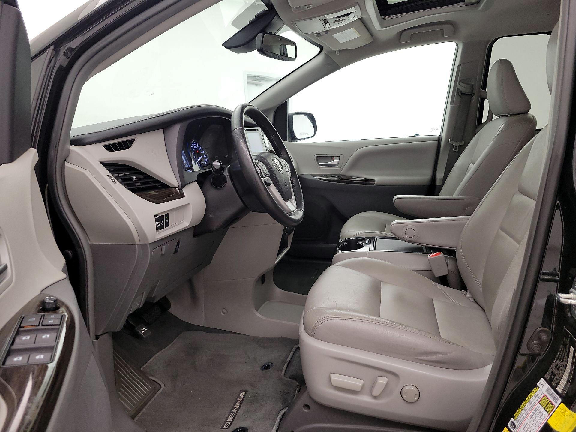 Thumbnail: 2019 Toyota Sienna - 11