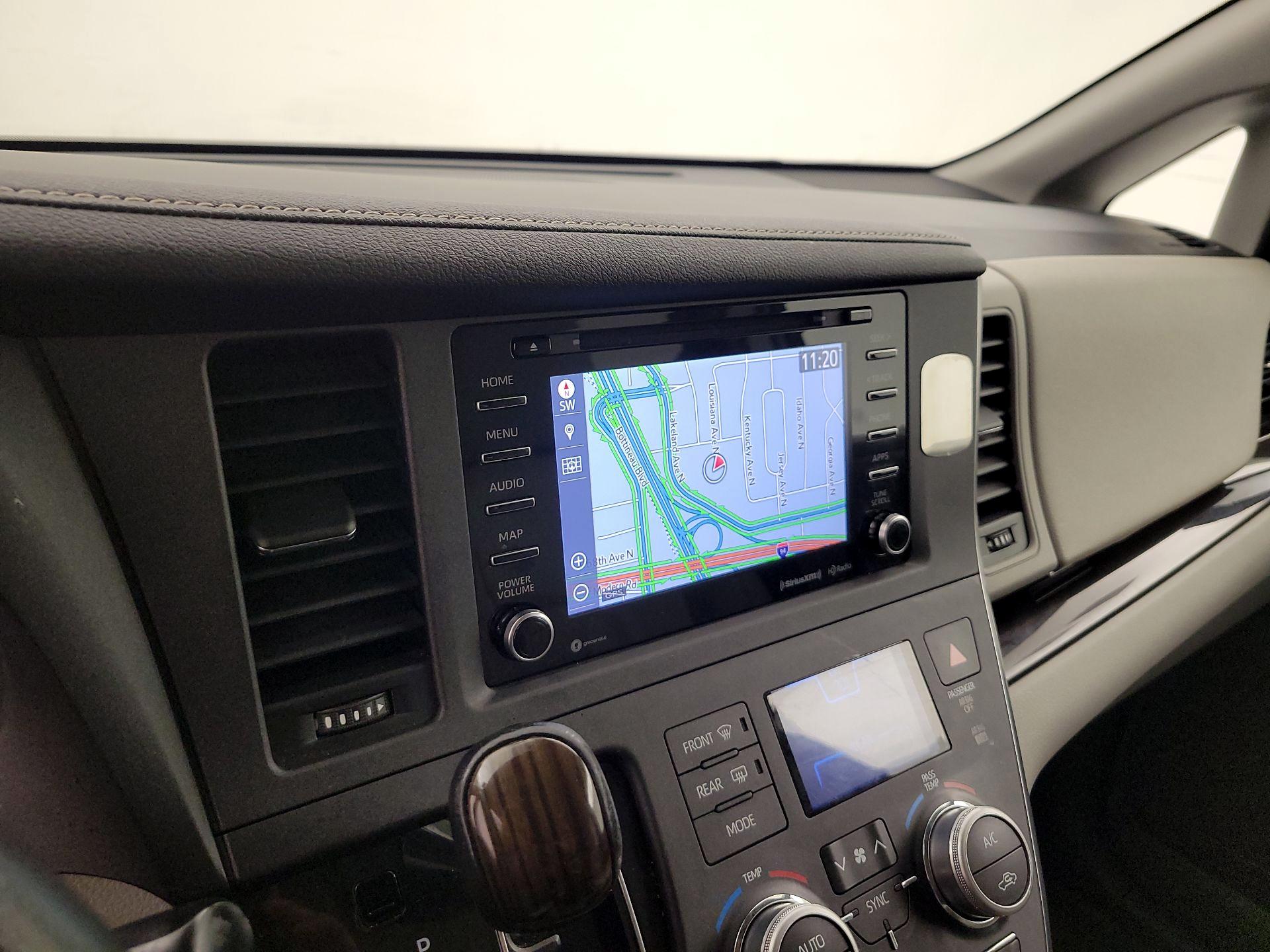 Thumbnail: 2019 Toyota Sienna - 14