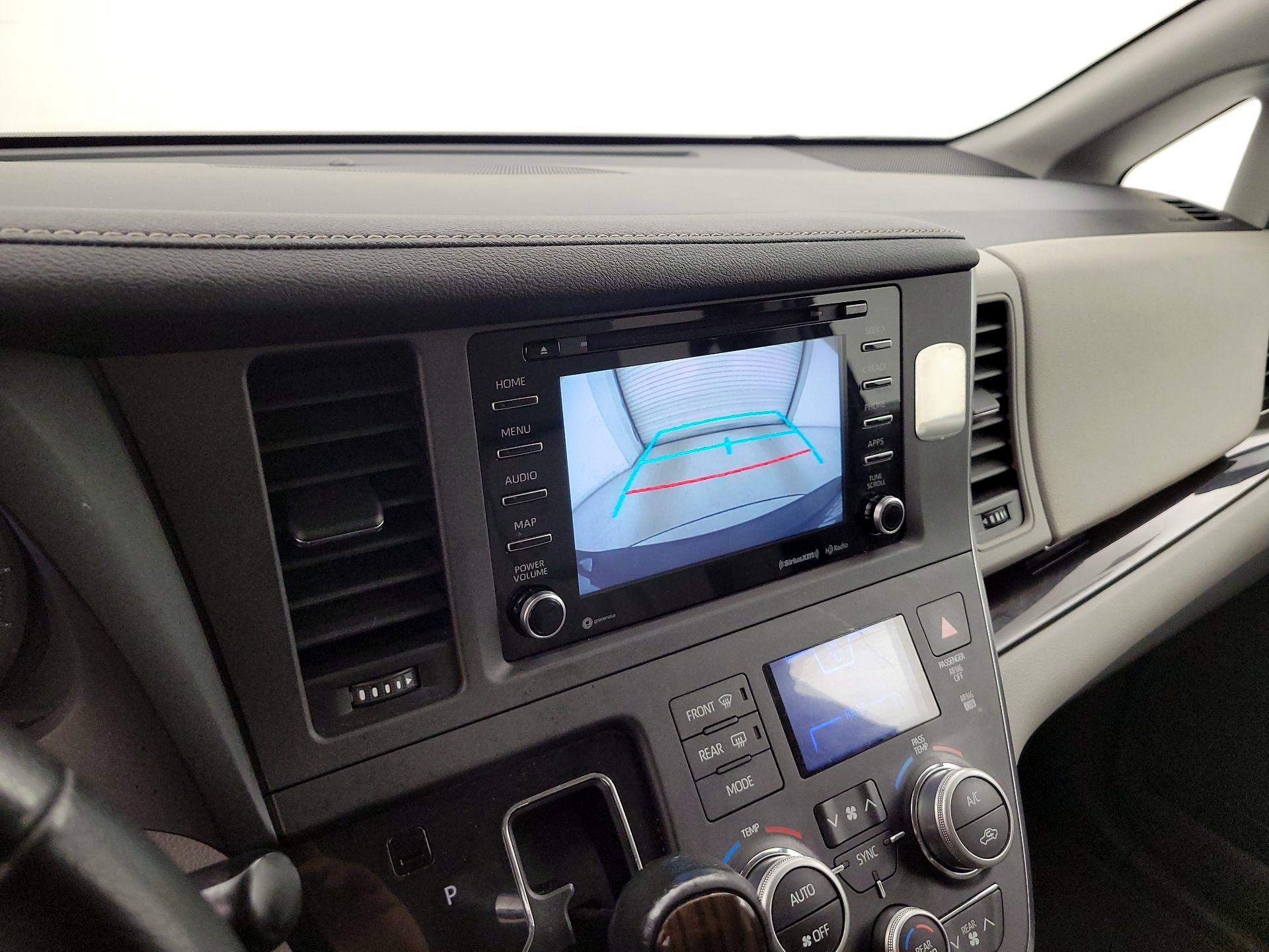 Thumbnail: 2019 Toyota Sienna - 15