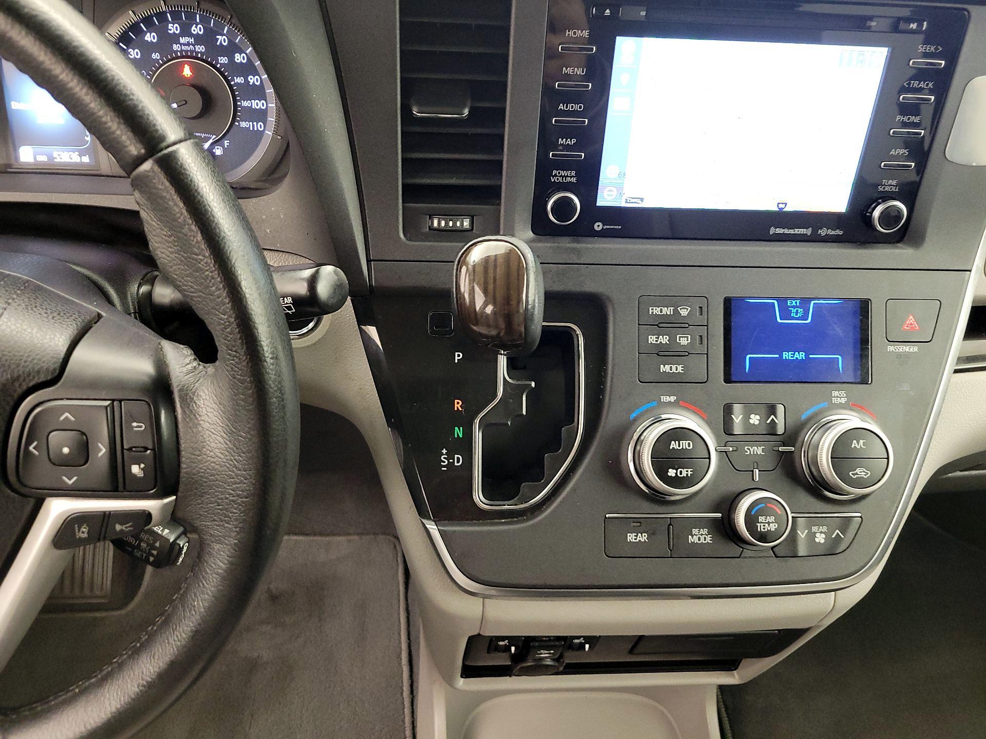 Thumbnail: 2019 Toyota Sienna - 18