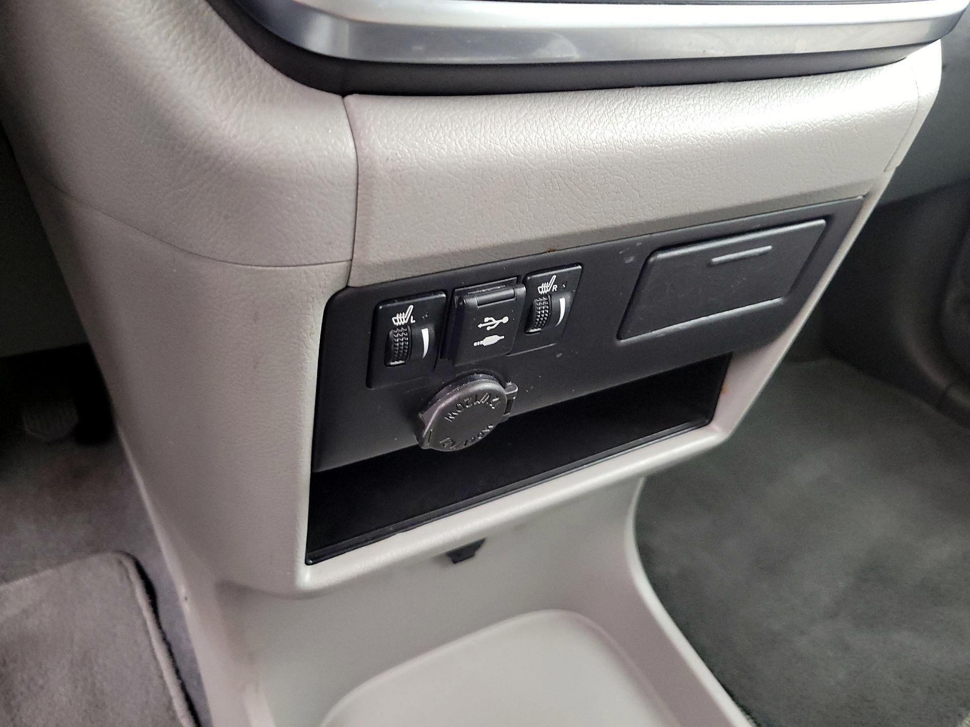 Thumbnail: 2019 Toyota Sienna - 19