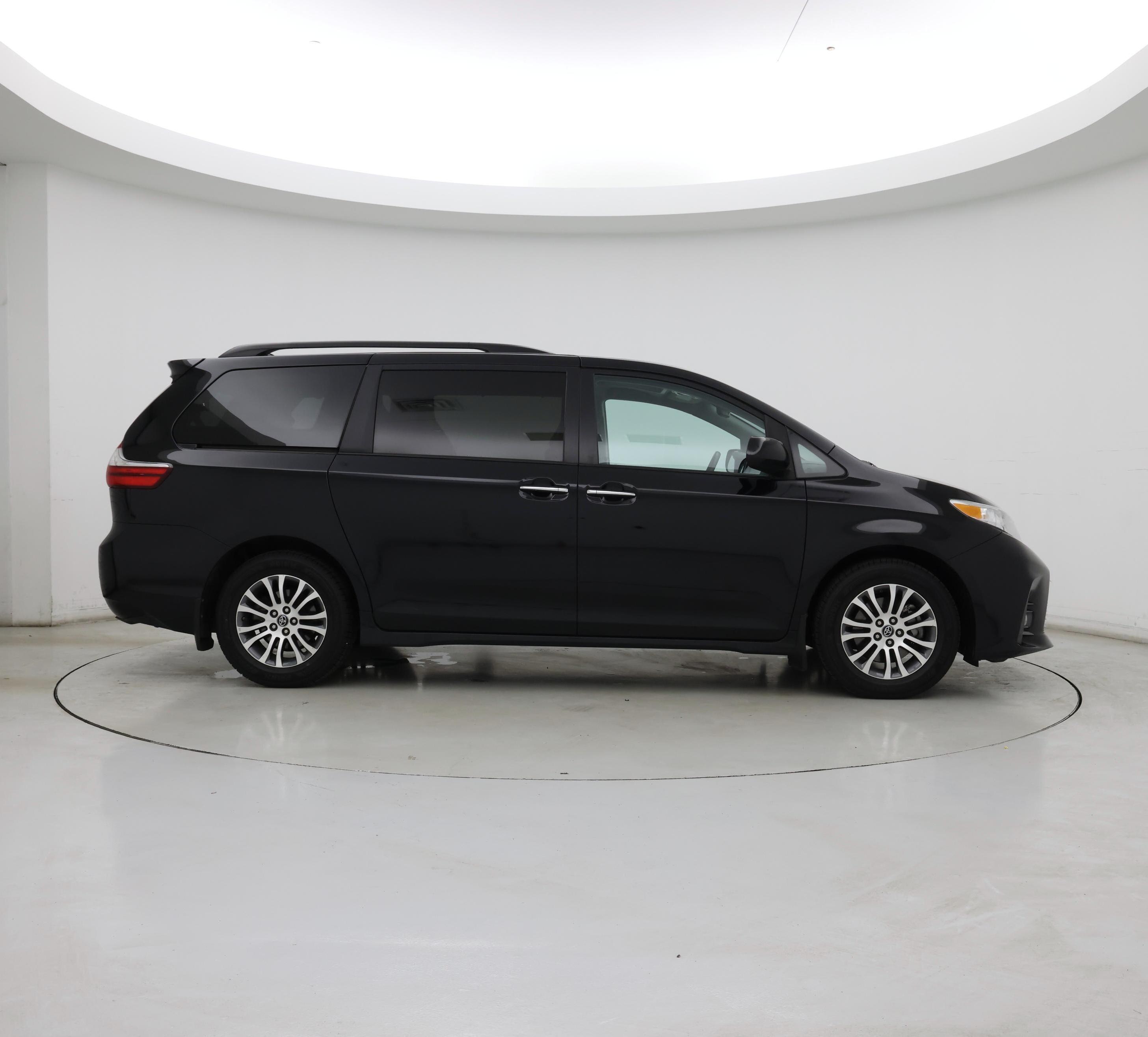Thumbnail: 2019 Toyota Sienna - 7