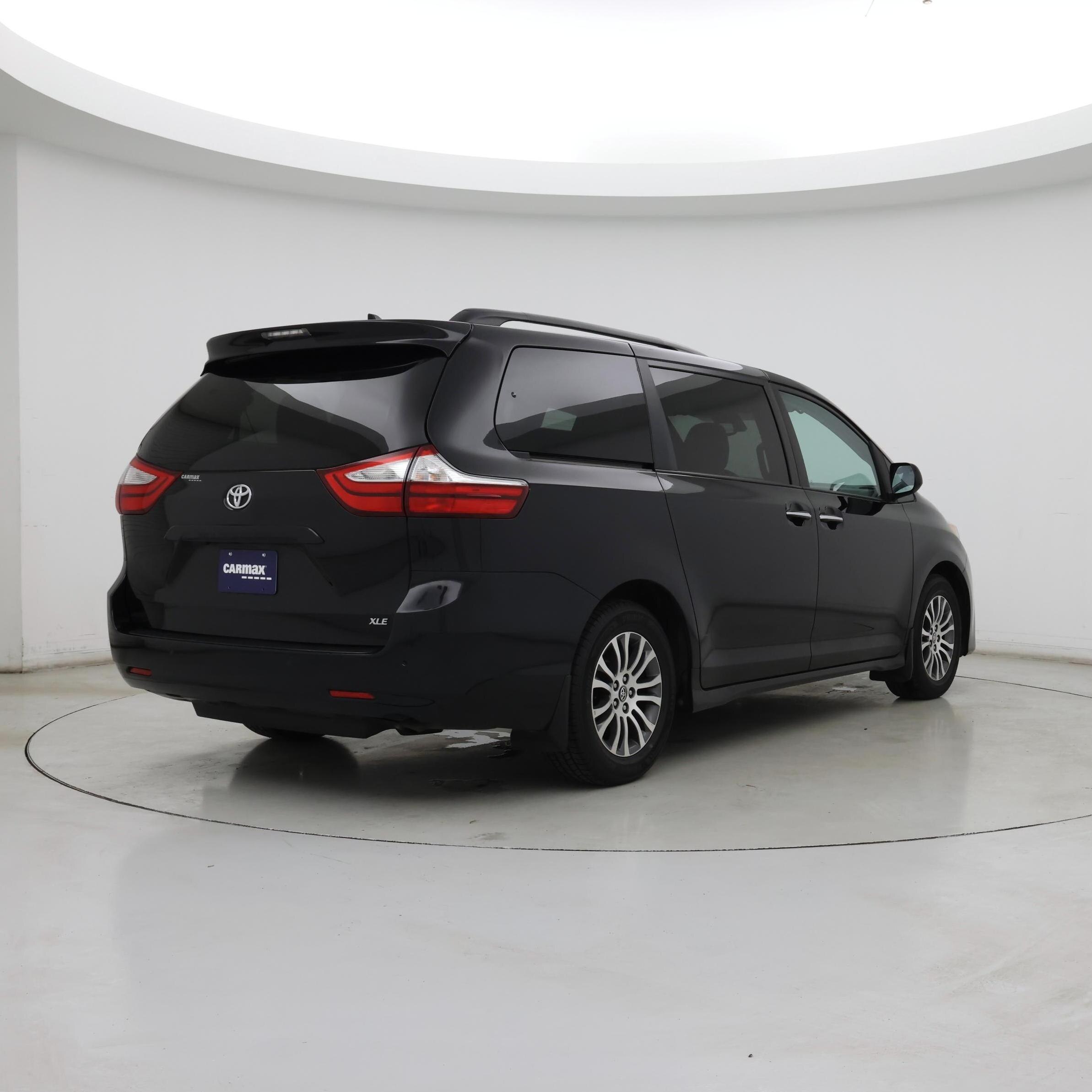 Thumbnail: 2019 Toyota Sienna - 8
