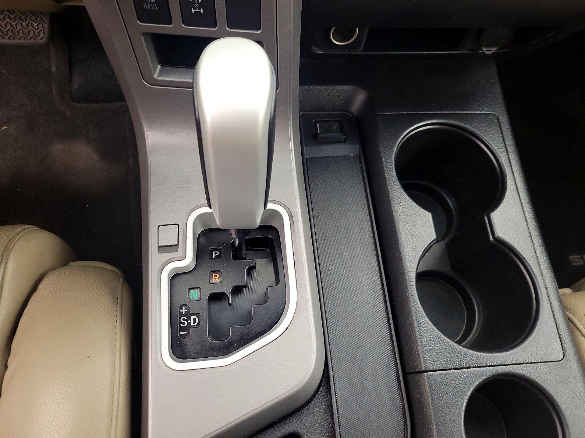 Thumbnail: 2017 Toyota Sequoia - 18