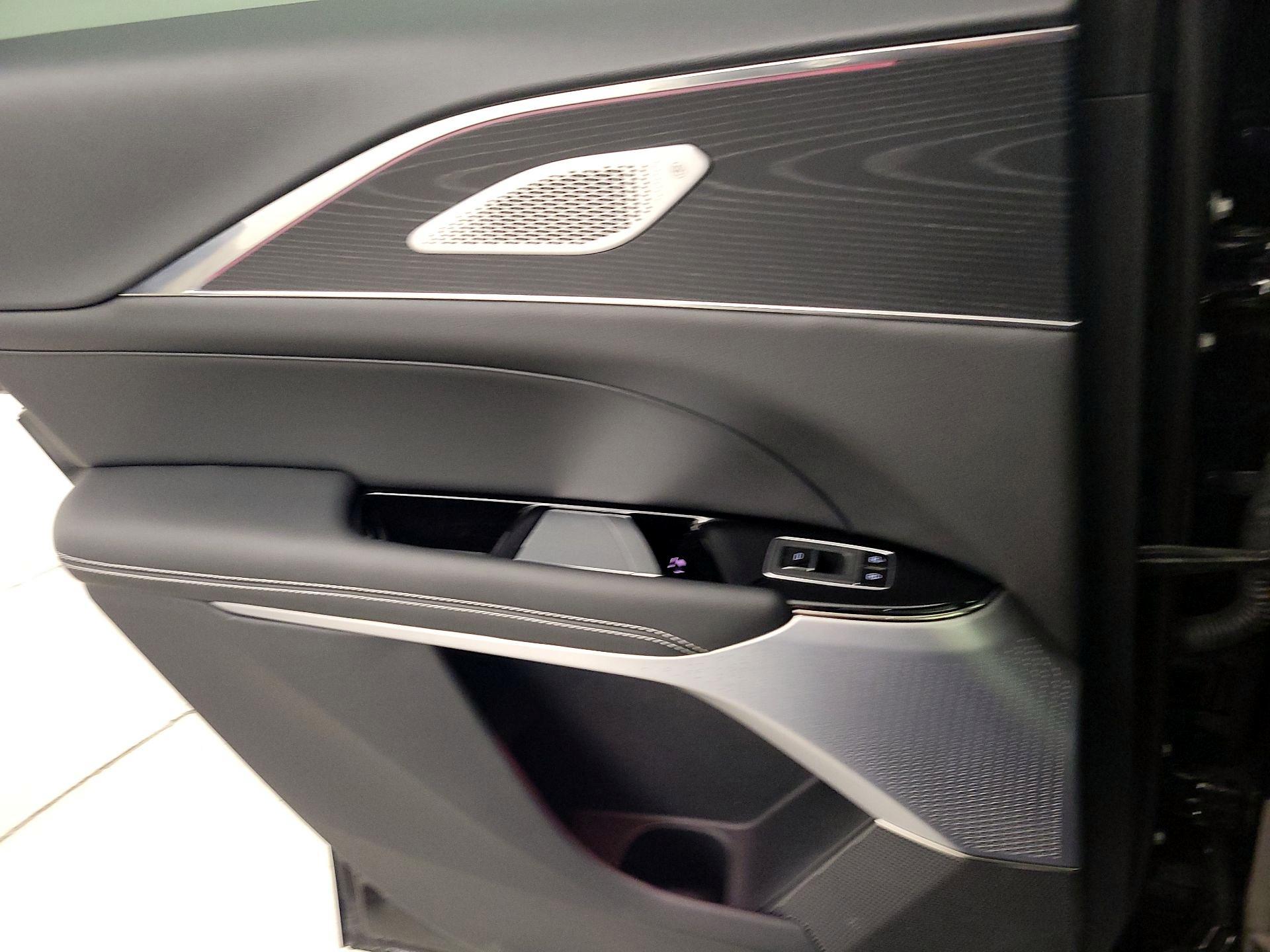 Thumbnail: 2024 Cadillac Lyriq - 10