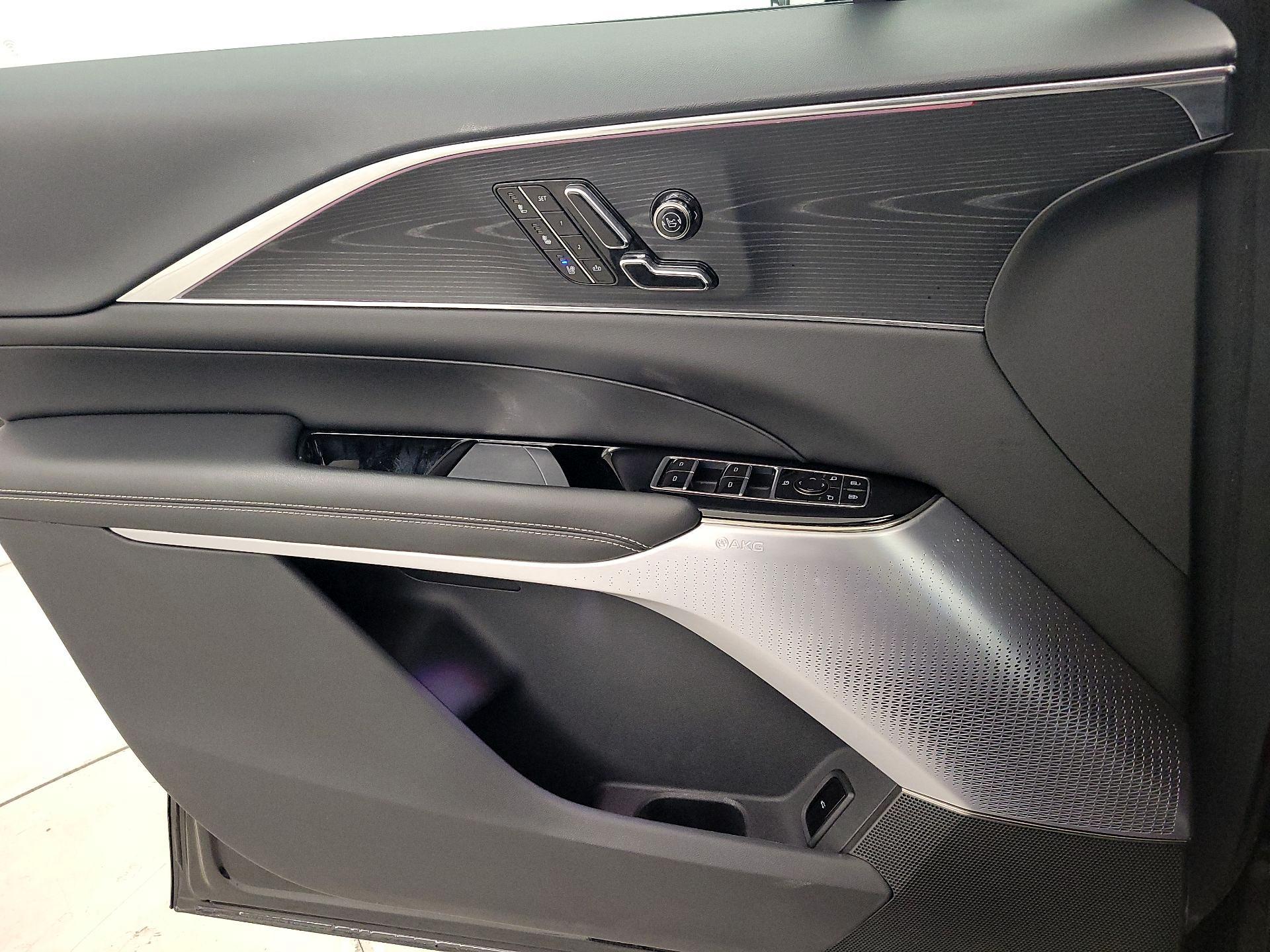 Thumbnail: 2024 Cadillac Lyriq - 15