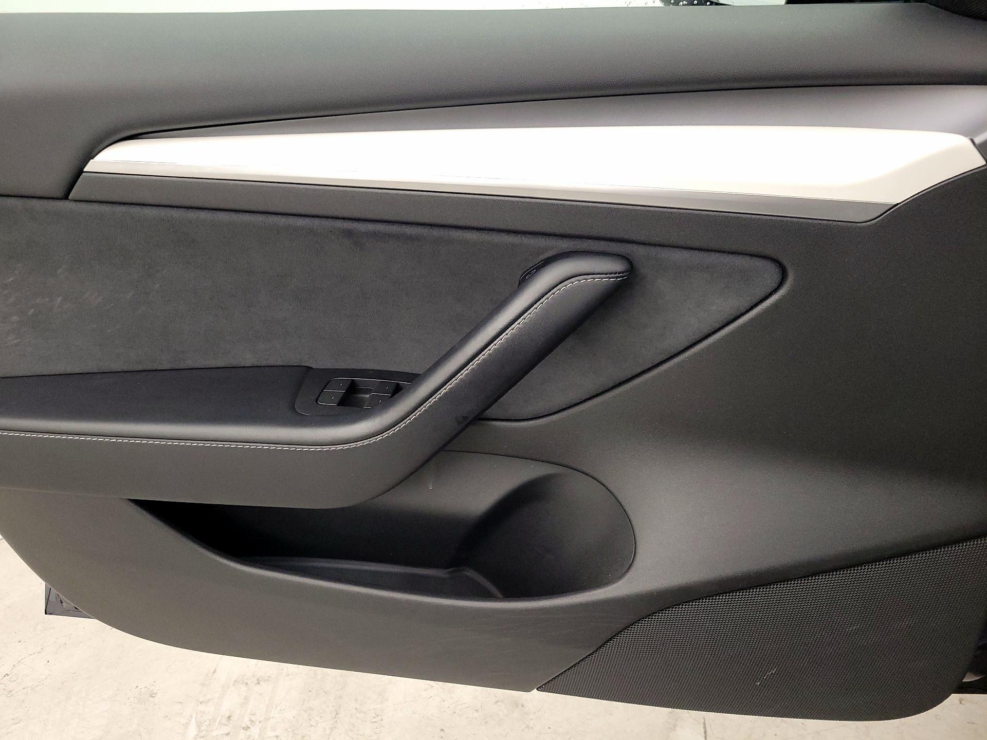 Thumbnail: 2022 Tesla Model 3 - 12