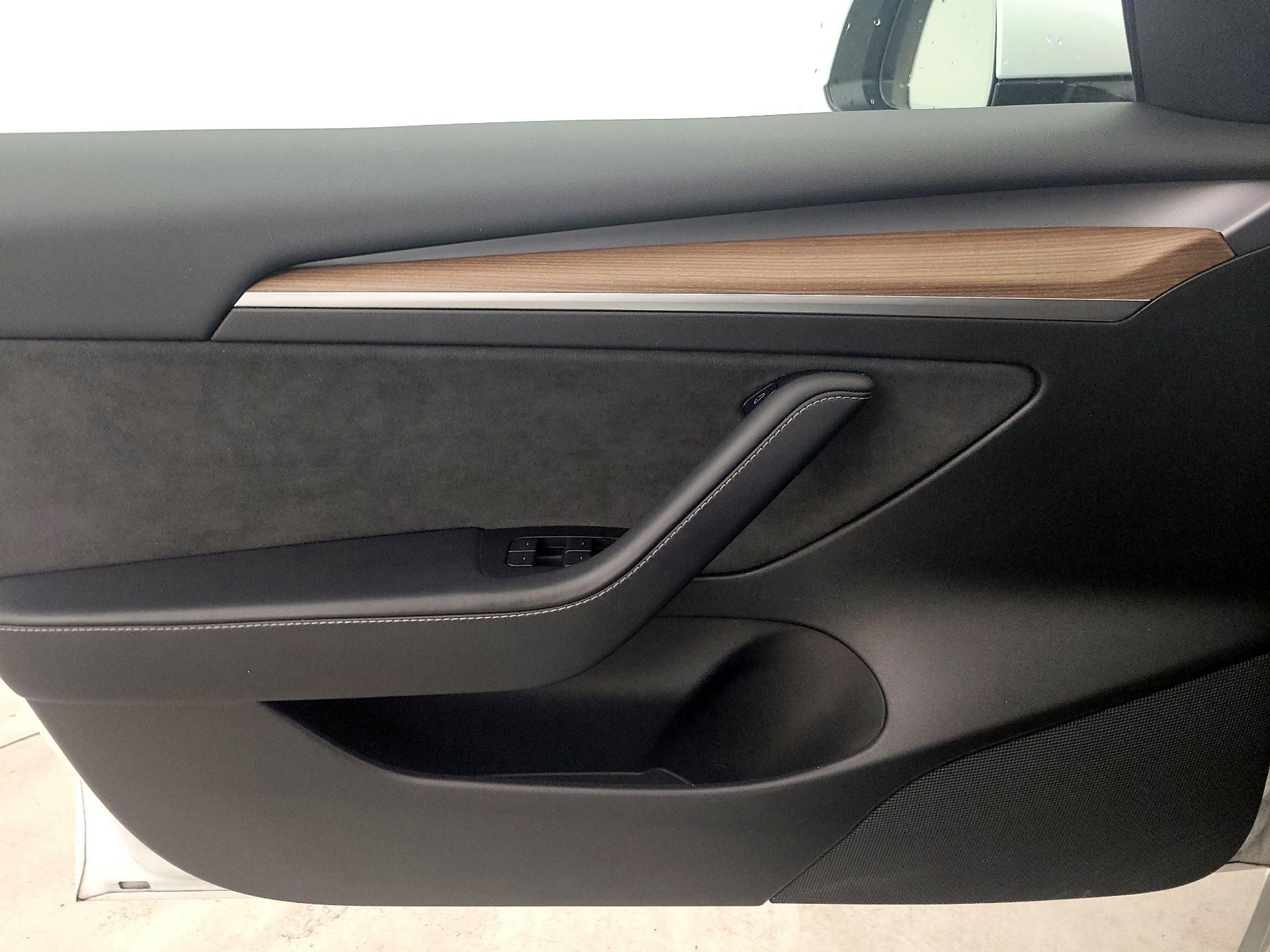 Thumbnail: 2022 Tesla Model 3 - 12