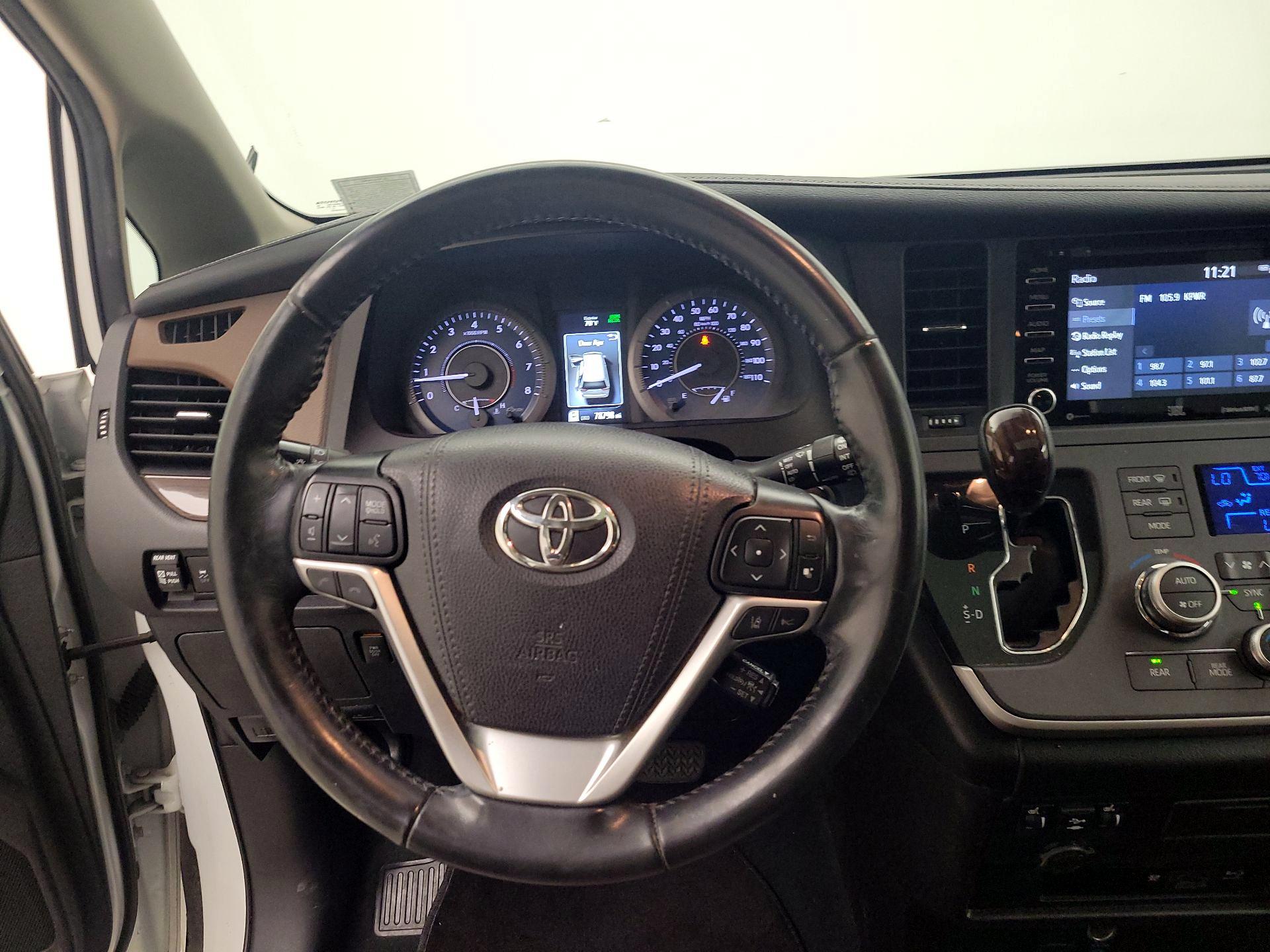 Thumbnail: 2020 Toyota Sienna - 10