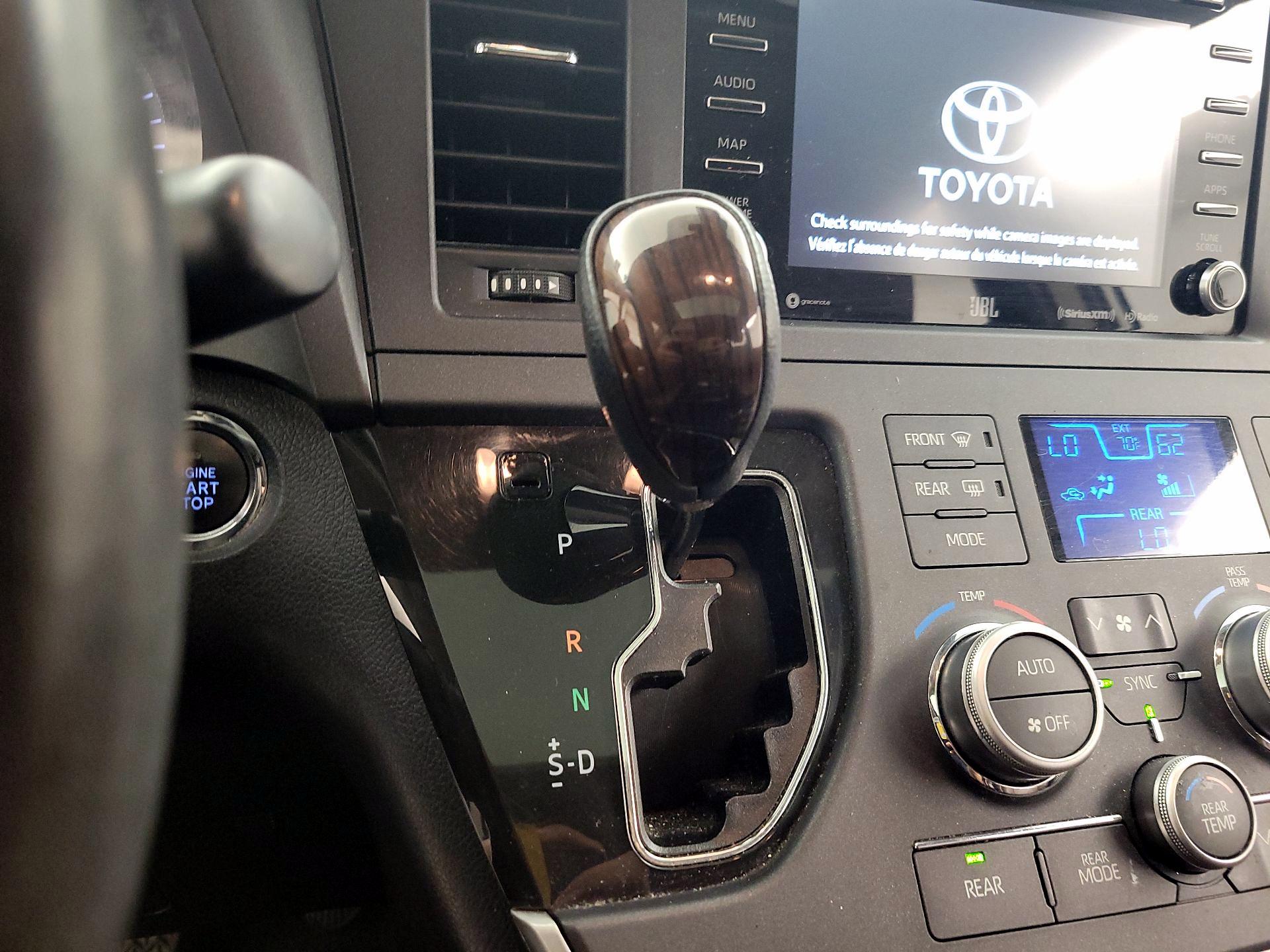 Thumbnail: 2020 Toyota Sienna - 17