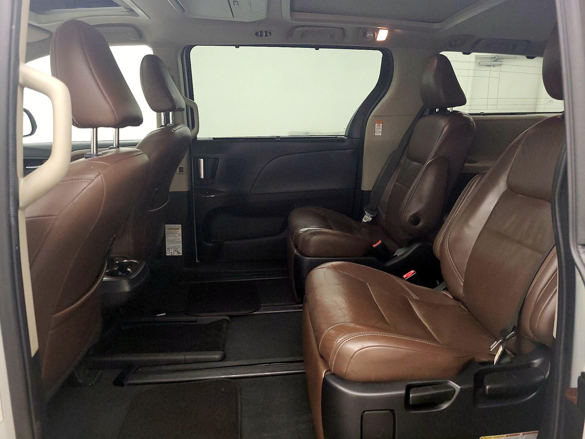 Thumbnail: 2020 Toyota Sienna - 20