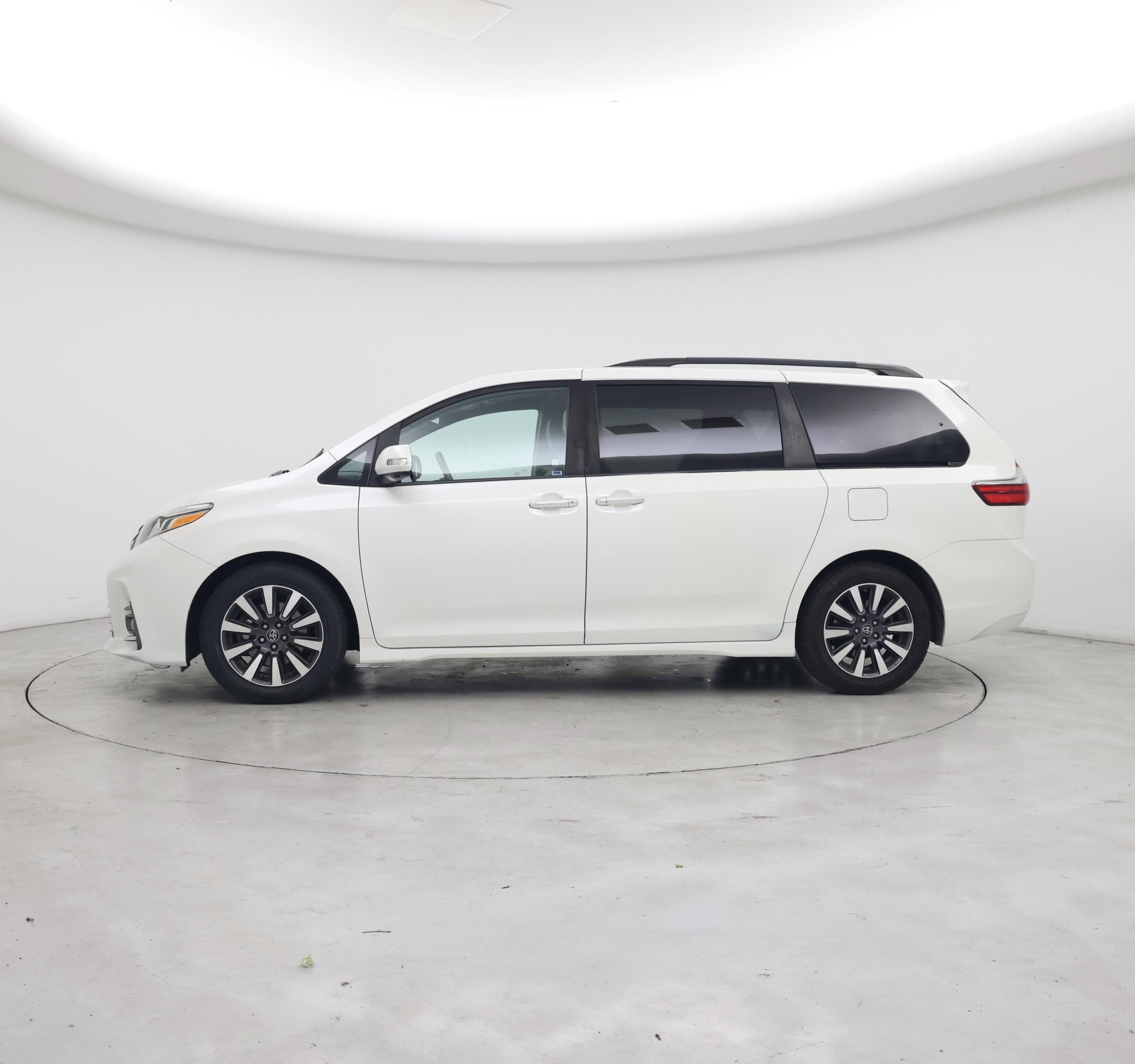 Thumbnail: 2020 Toyota Sienna - 3