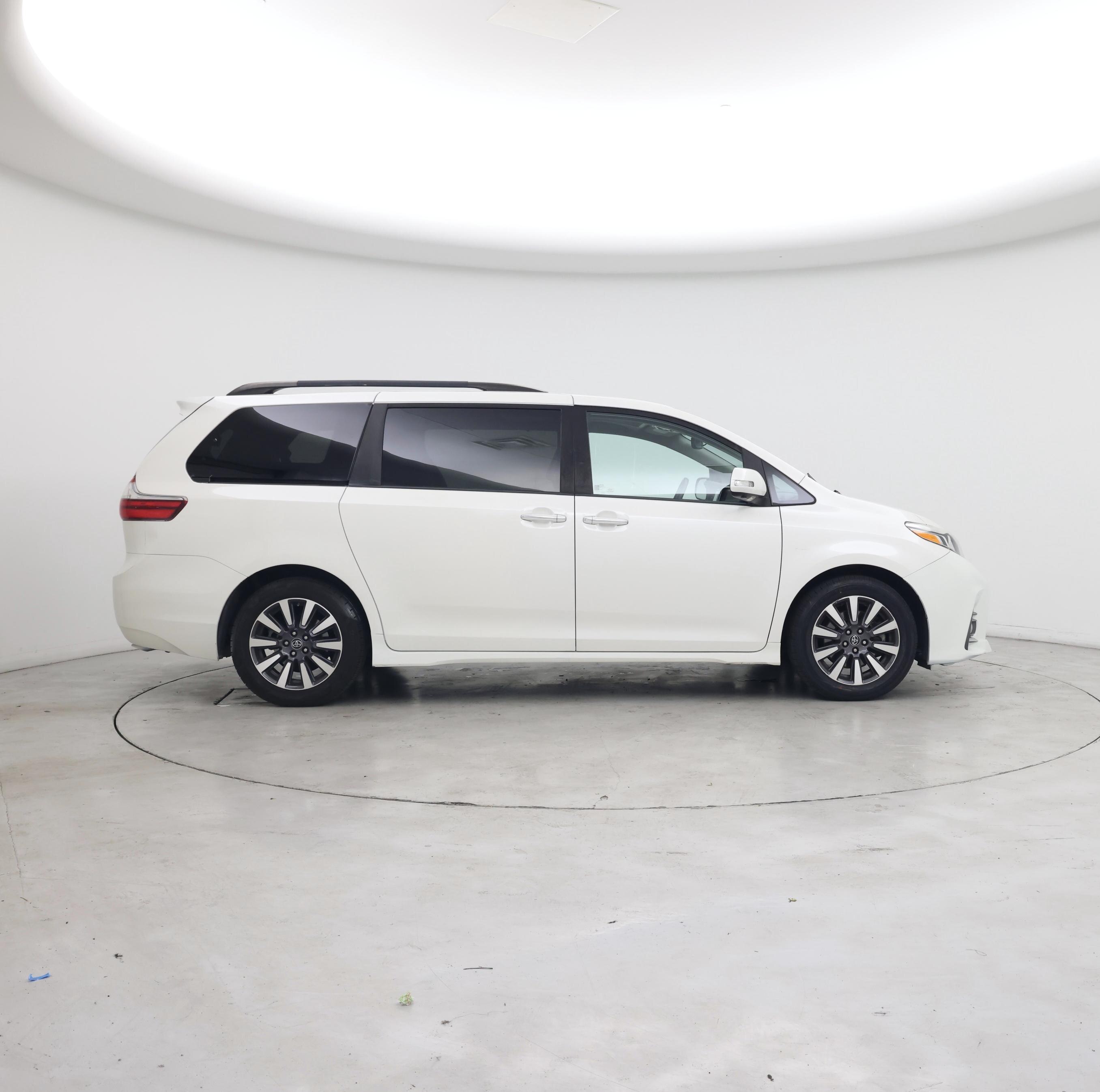 Thumbnail: 2020 Toyota Sienna - 7