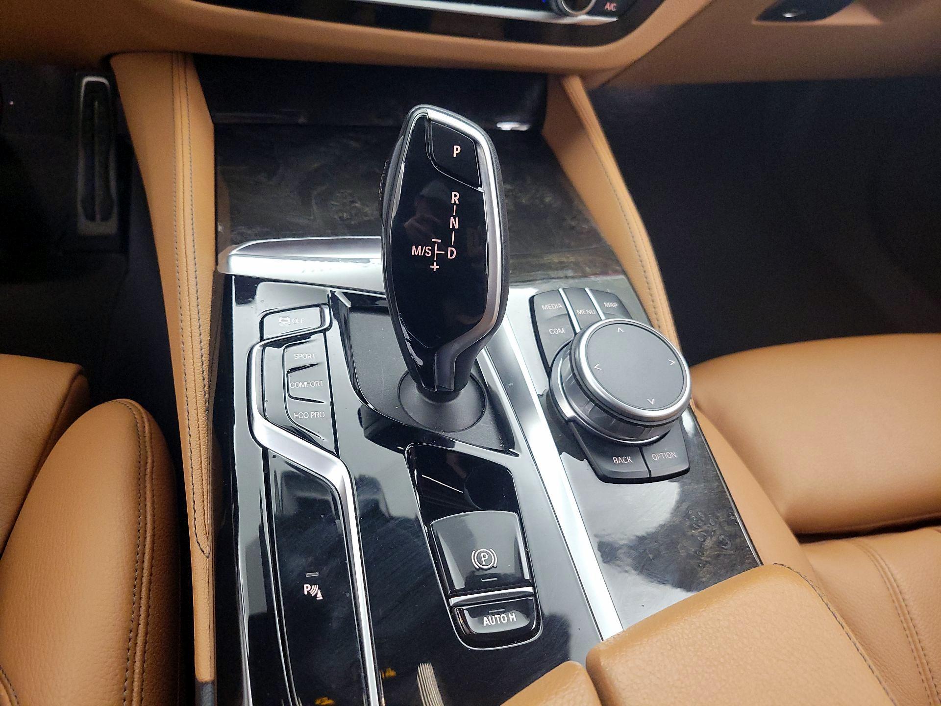 Thumbnail: 2022 BMW 5 Series - 18