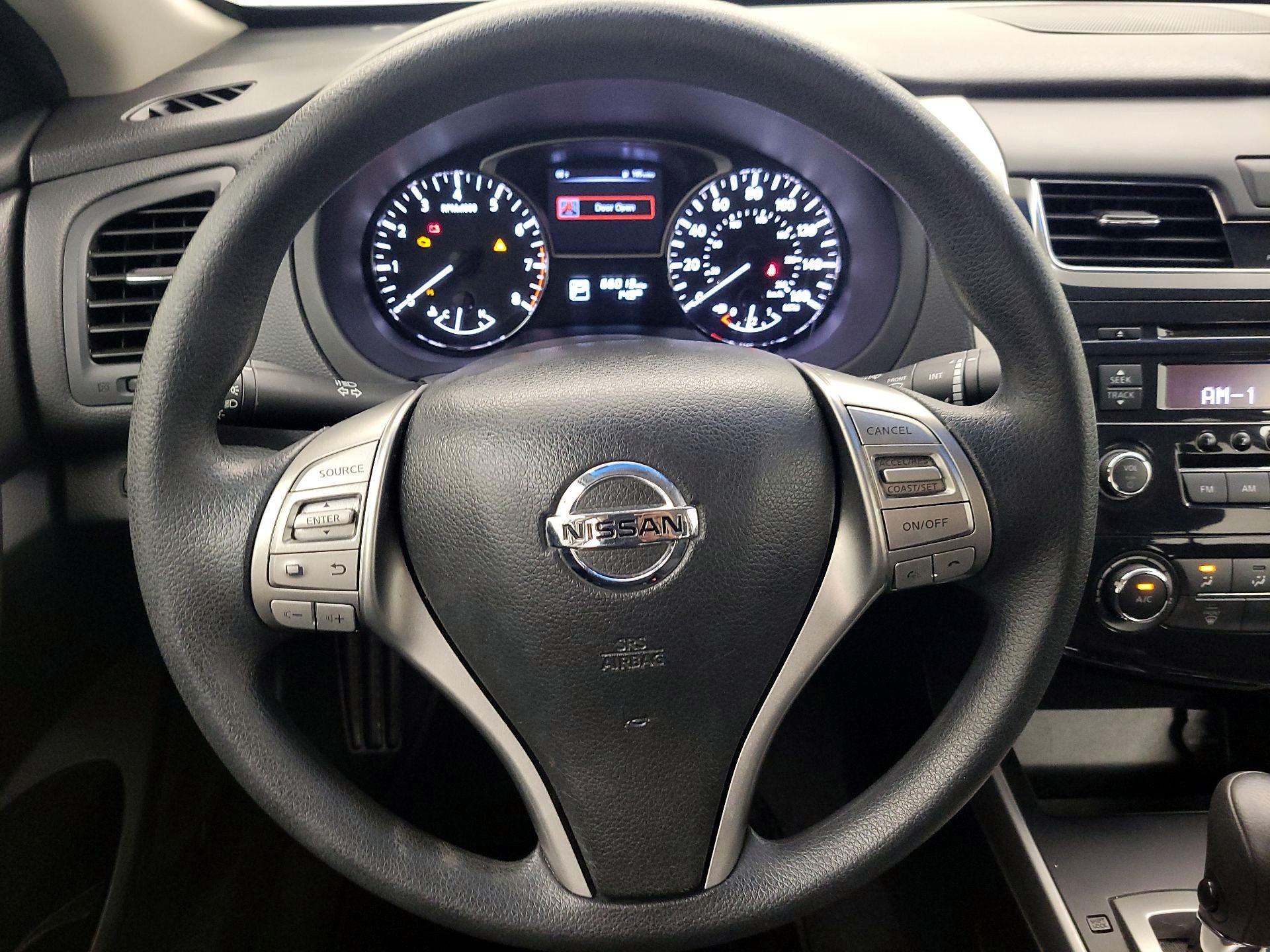 Thumbnail: 2015 Nissan Altima - 10