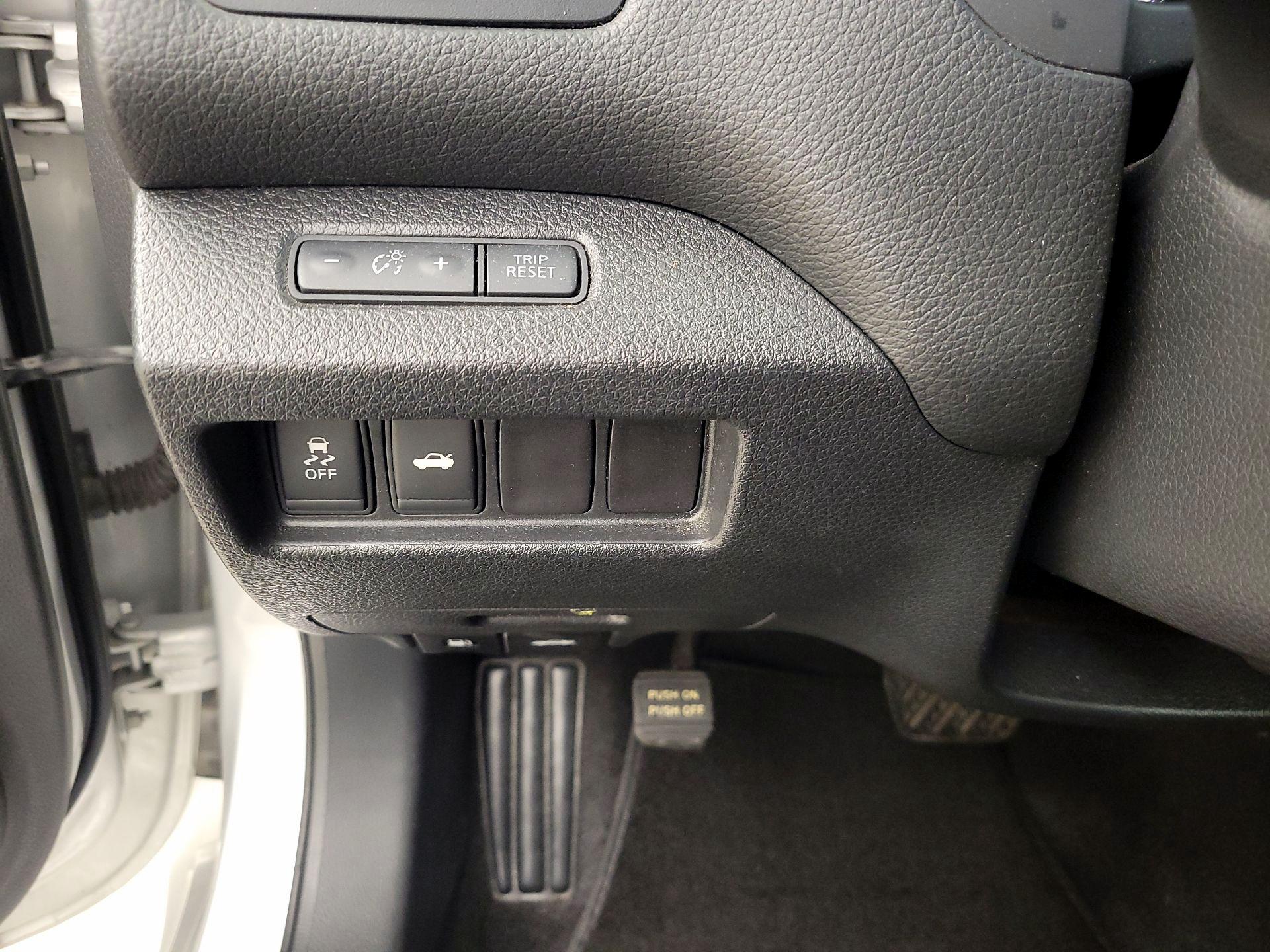 Thumbnail: 2015 Nissan Altima - 13