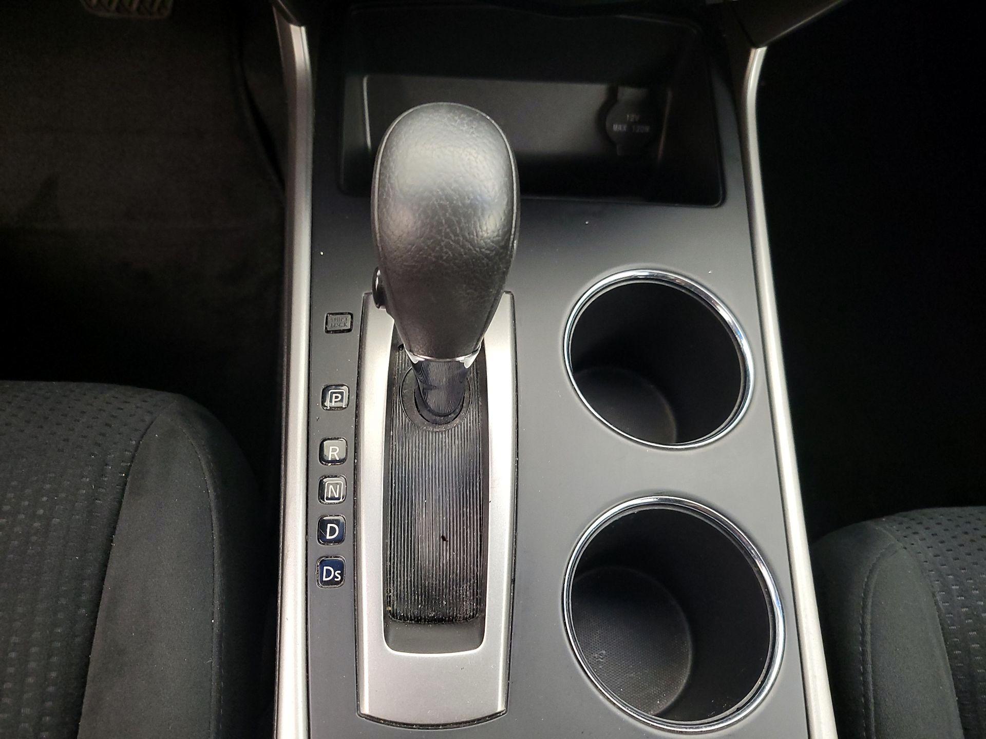 Thumbnail: 2015 Nissan Altima - 16