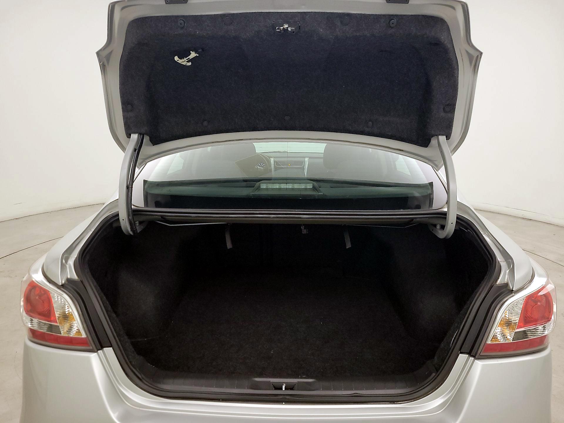 Thumbnail: 2015 Nissan Altima - 18