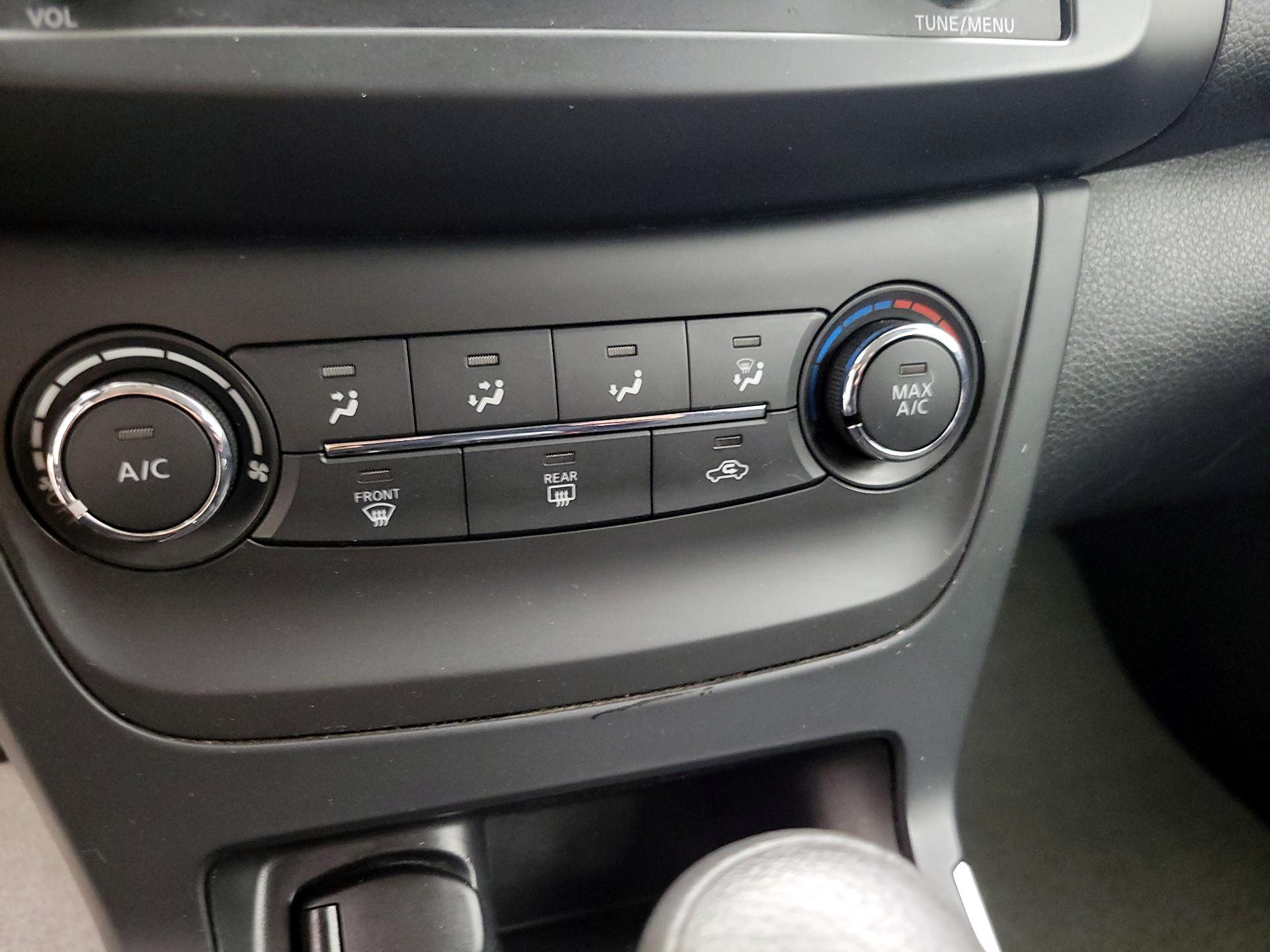 Thumbnail: 2016 Nissan Sentra - 15