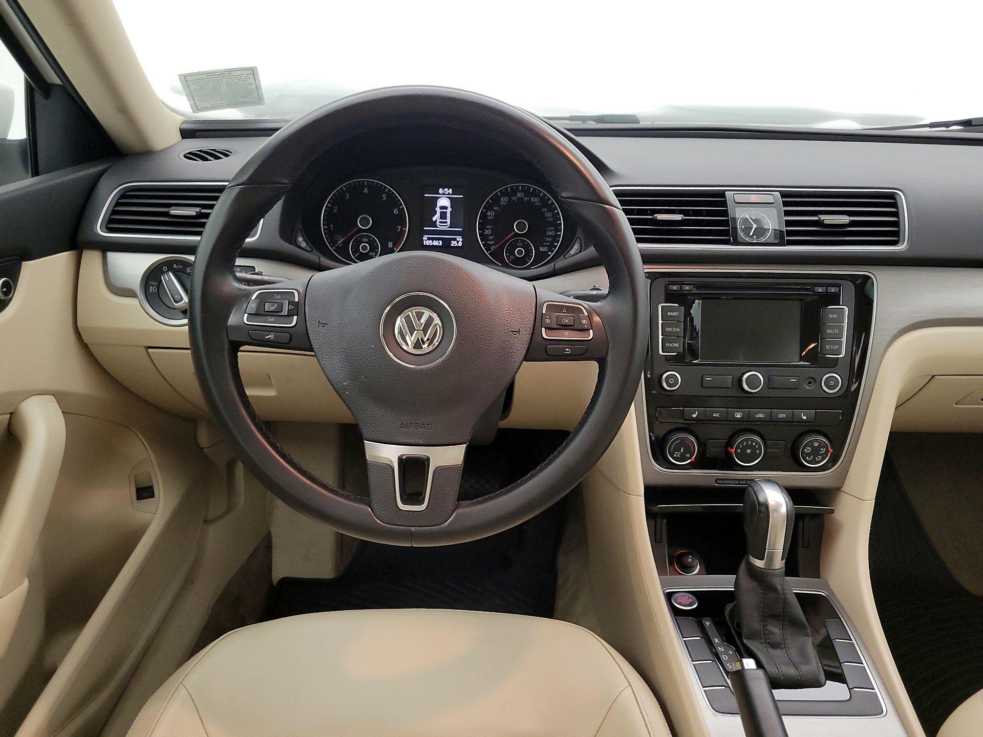 Thumbnail: 2015 Volkswagen Passat - 10