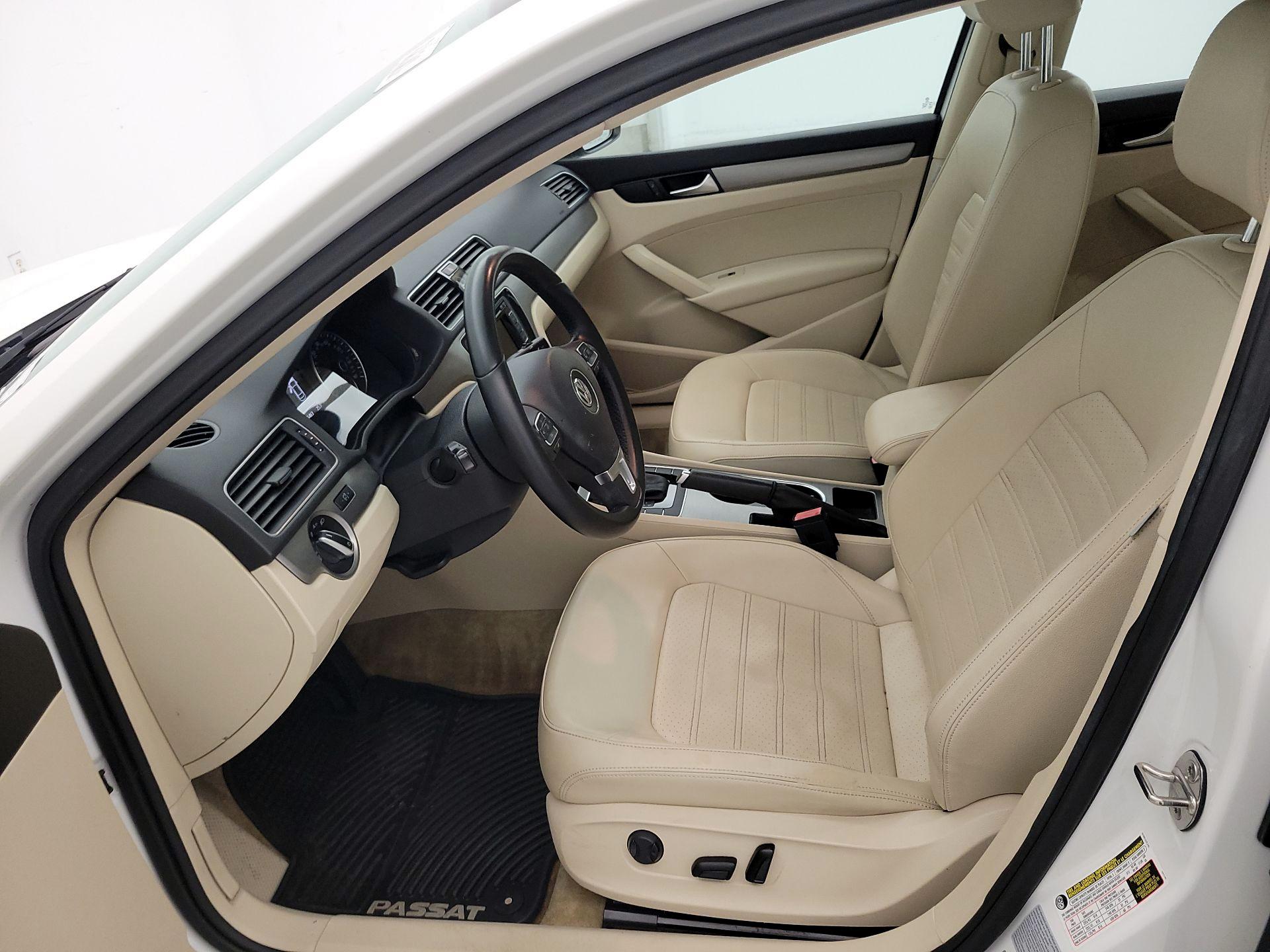 Thumbnail: 2015 Volkswagen Passat - 11