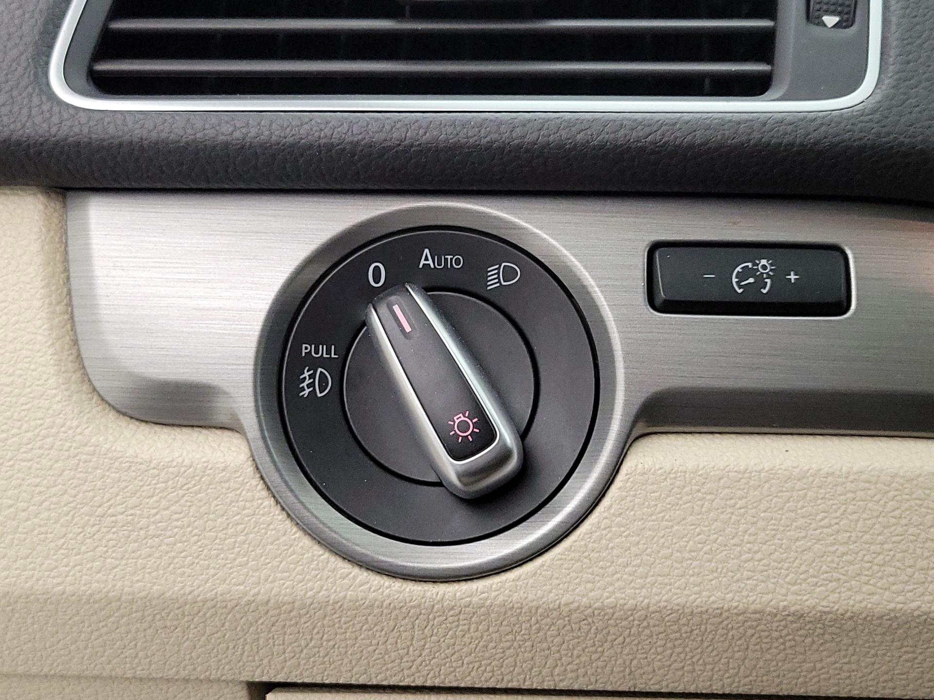 Thumbnail: 2015 Volkswagen Passat - 13