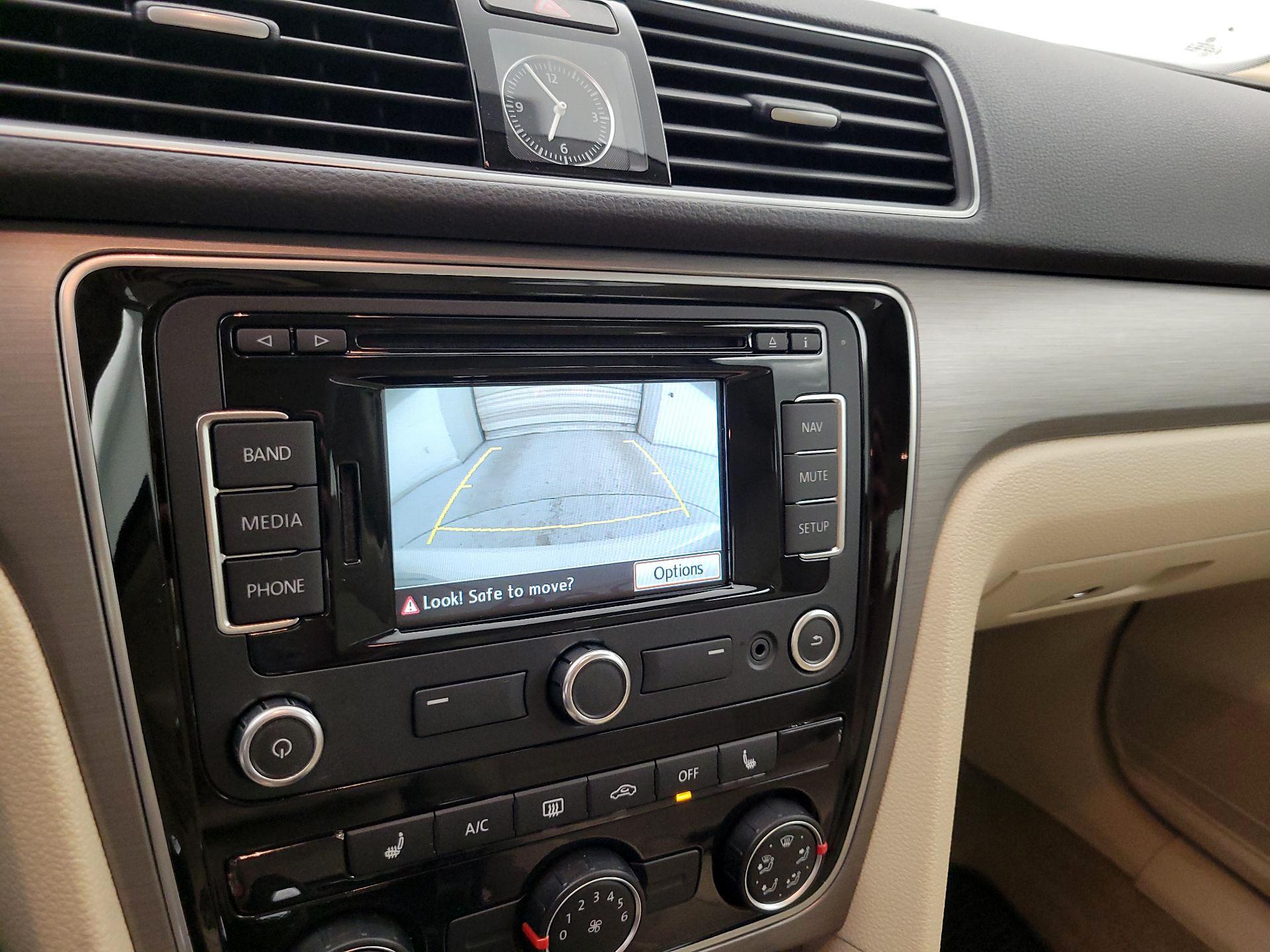 Thumbnail: 2015 Volkswagen Passat - 14