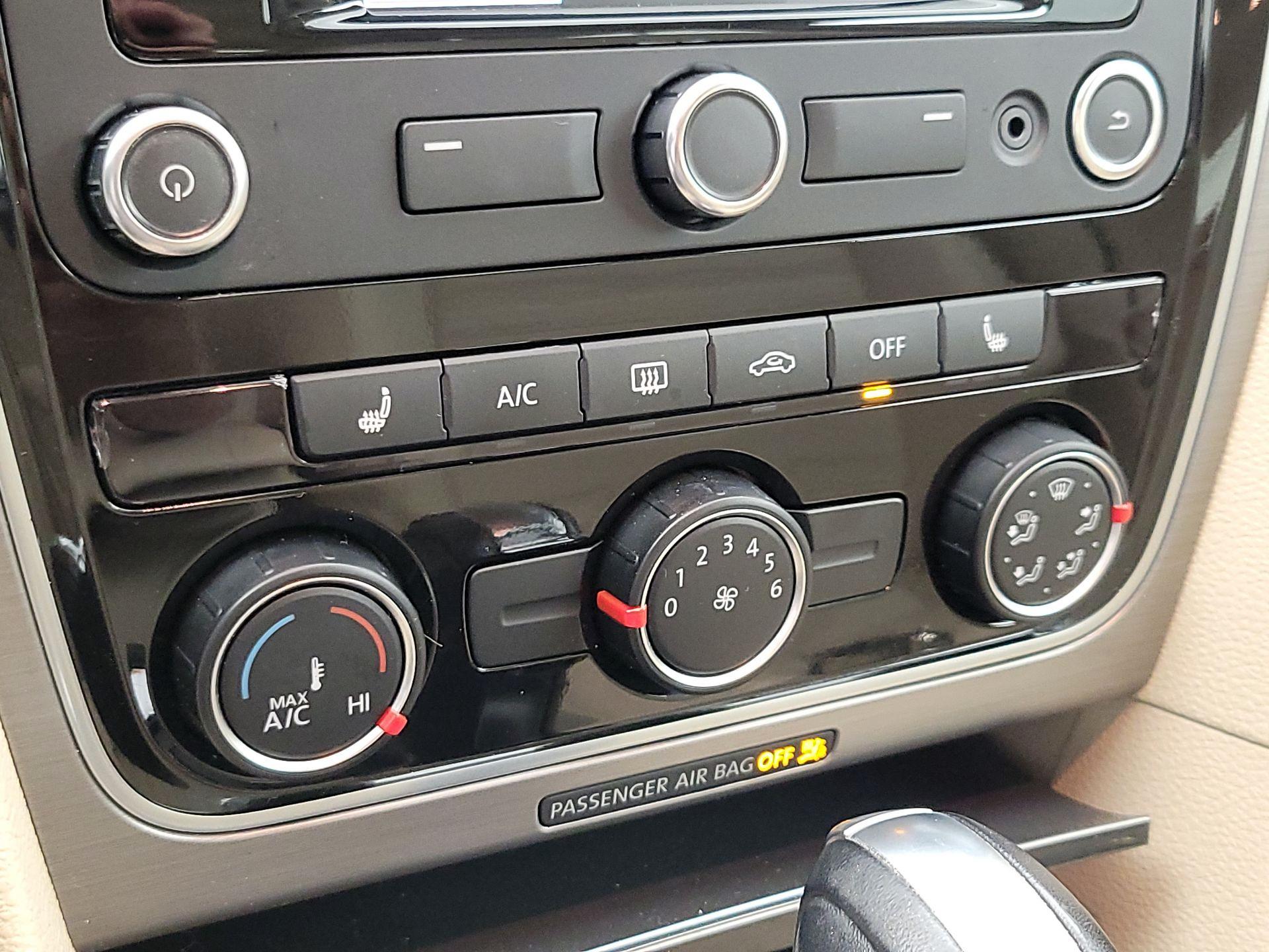 Thumbnail: 2015 Volkswagen Passat - 16