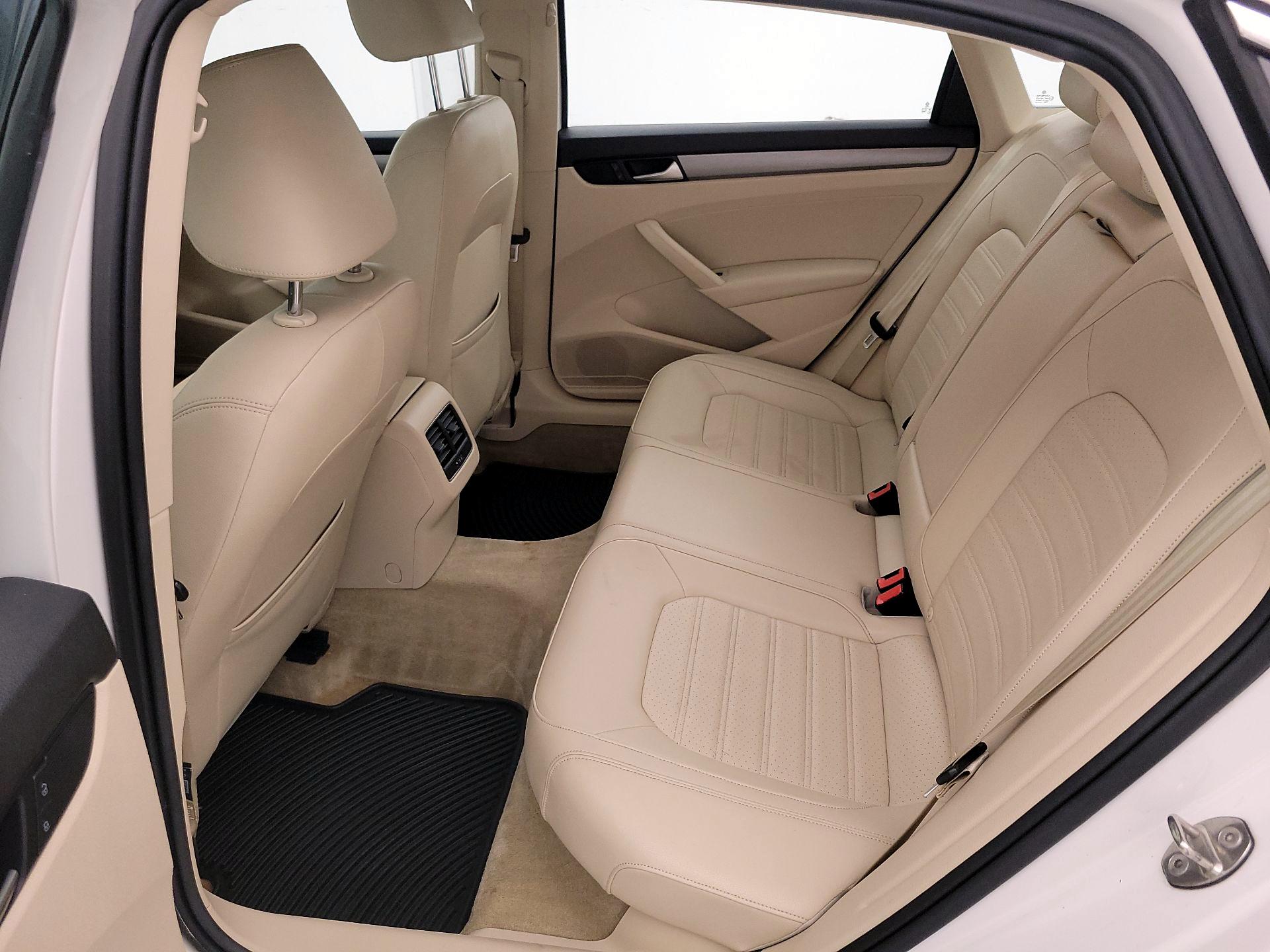 Thumbnail: 2015 Volkswagen Passat - 18