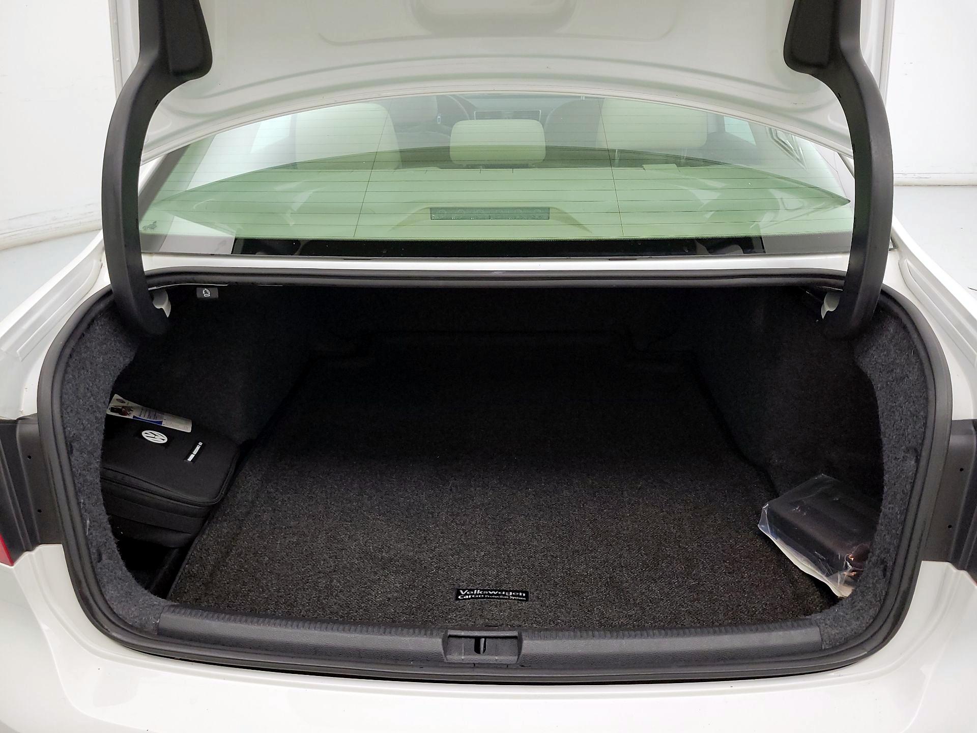 Thumbnail: 2015 Volkswagen Passat - 19