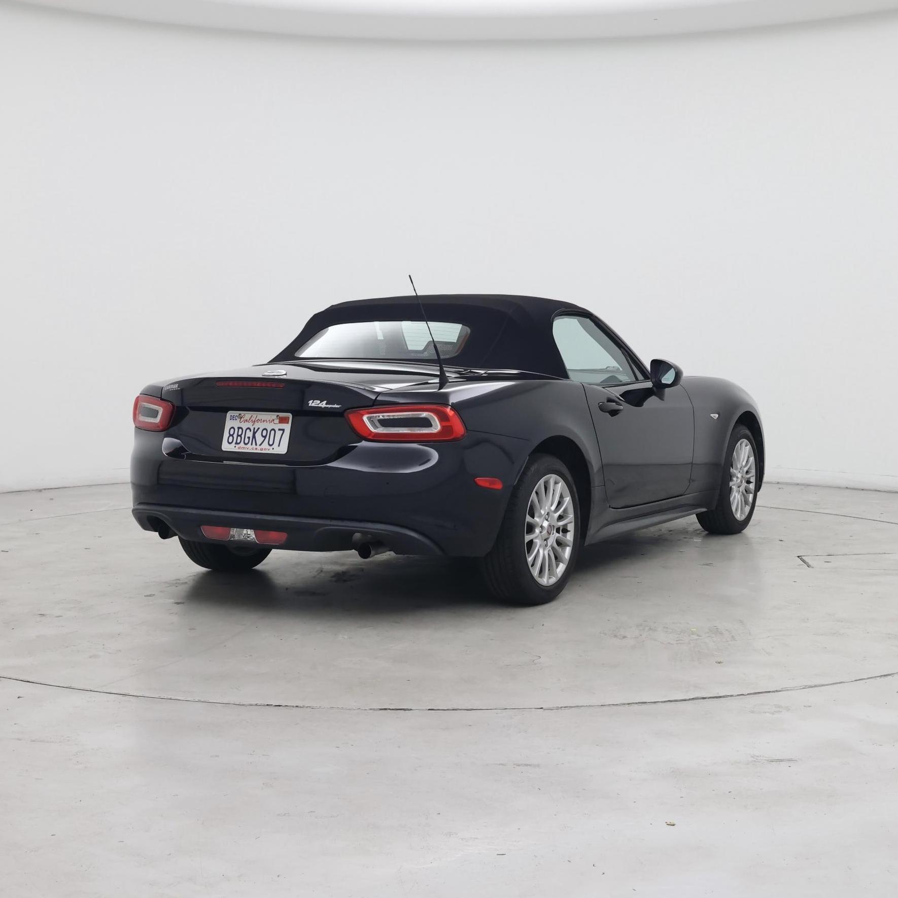 Thumbnail: 2018 Fiat 124 Spider - 8