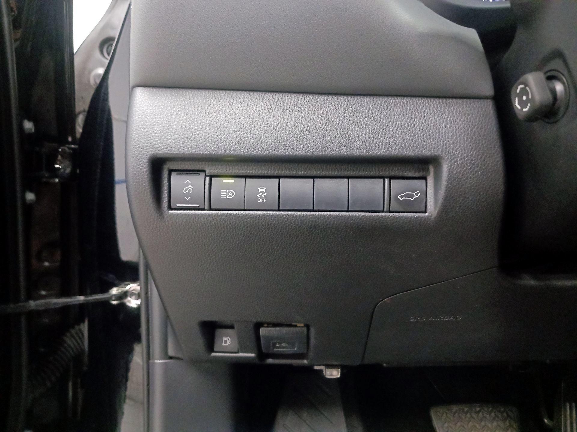 Thumbnail: 2021 Toyota Venza - 13