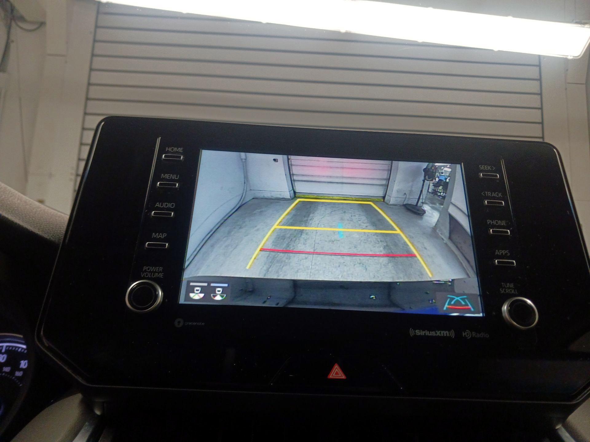 Thumbnail: 2021 Toyota Venza - 14