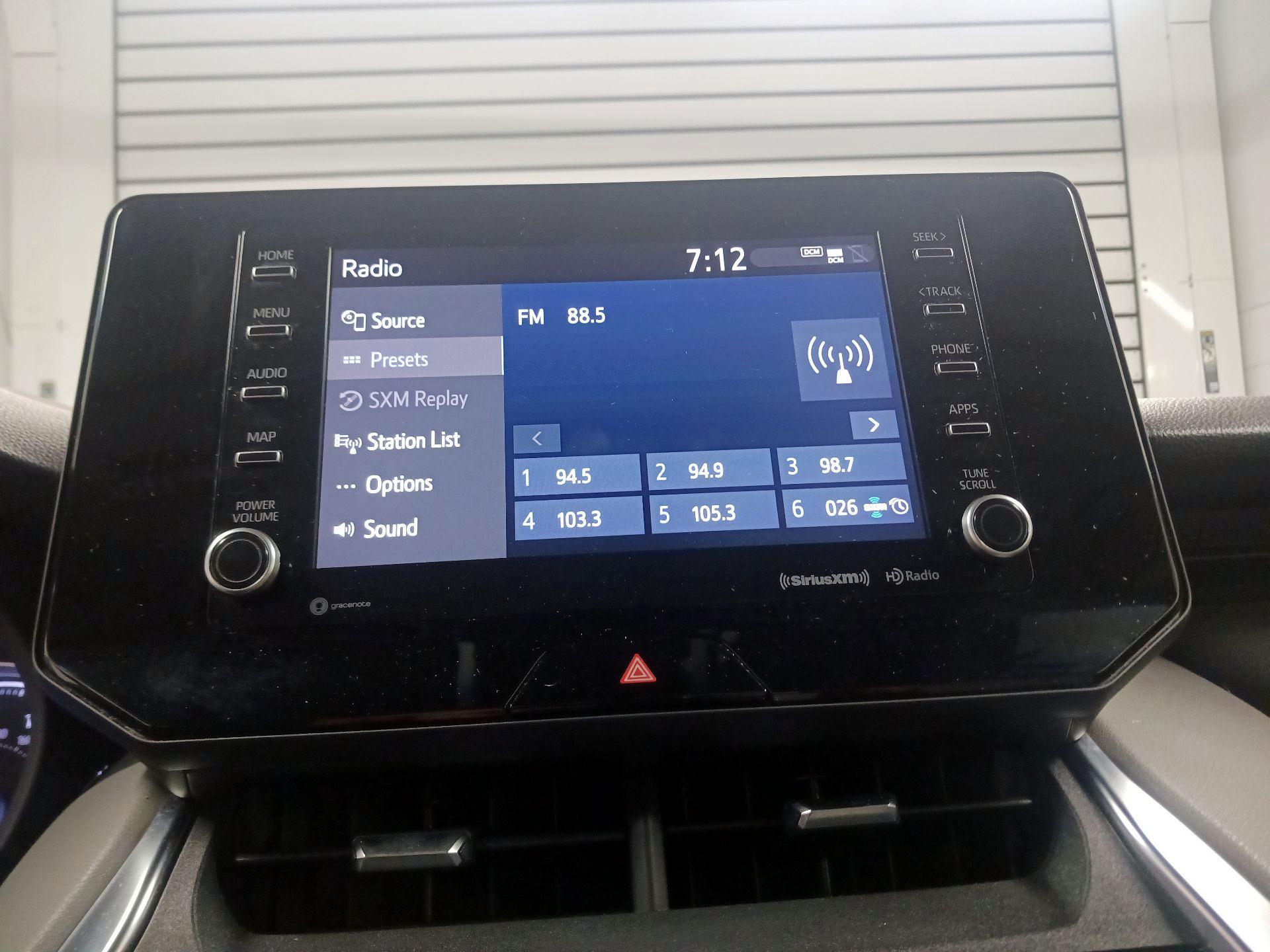 Thumbnail: 2021 Toyota Venza - 15