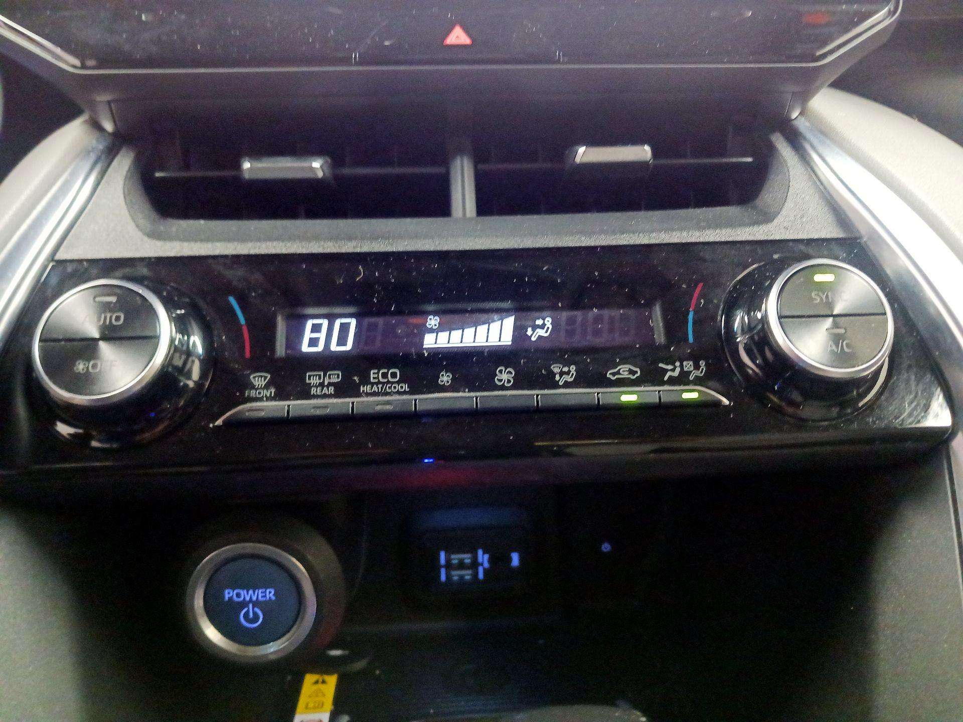 Thumbnail: 2021 Toyota Venza - 16