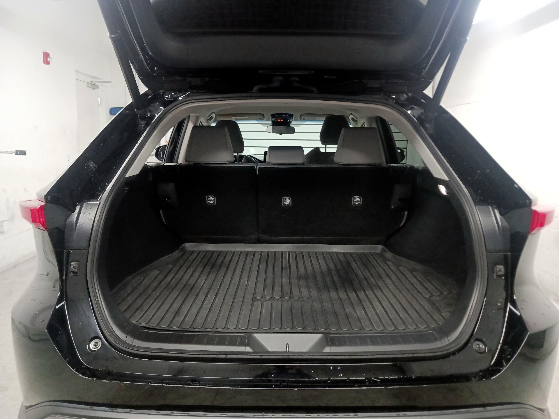 Thumbnail: 2021 Toyota Venza - 20