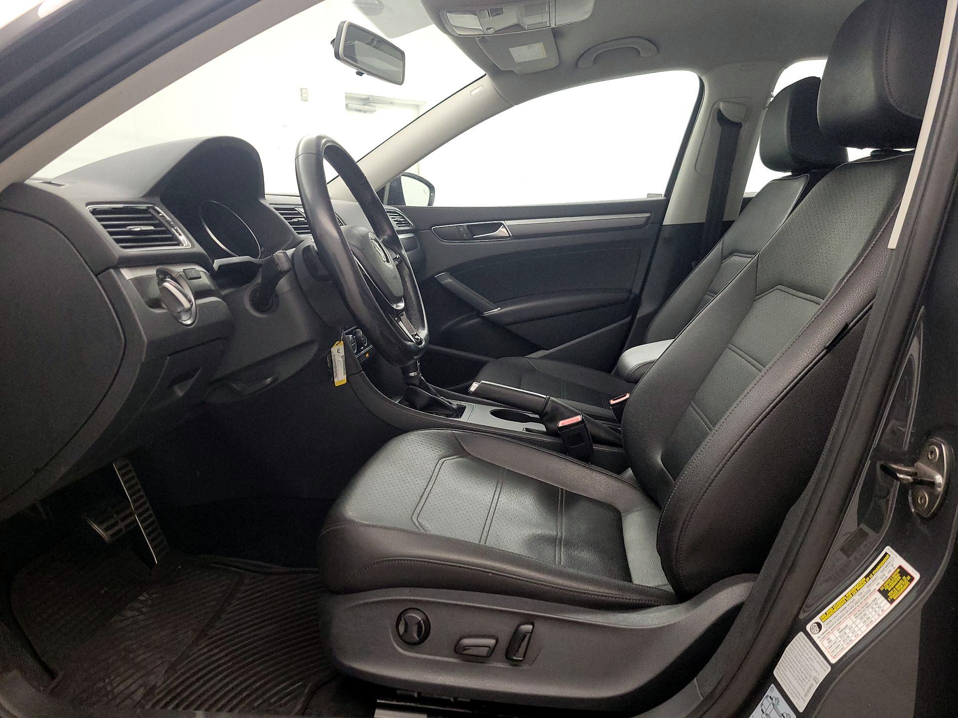 Thumbnail: 2017 Volkswagen Passat - 9