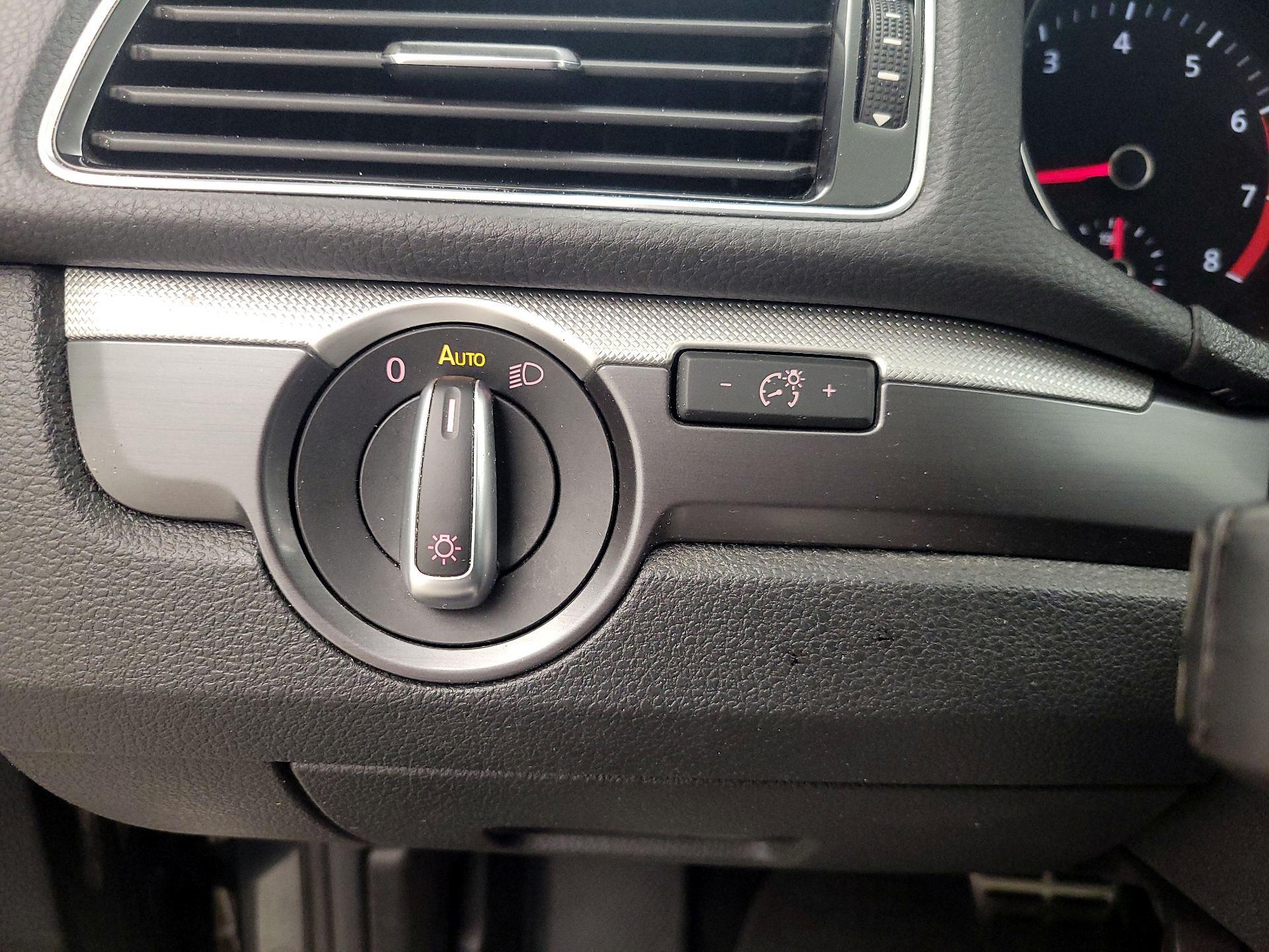 Thumbnail: 2017 Volkswagen Passat - 11